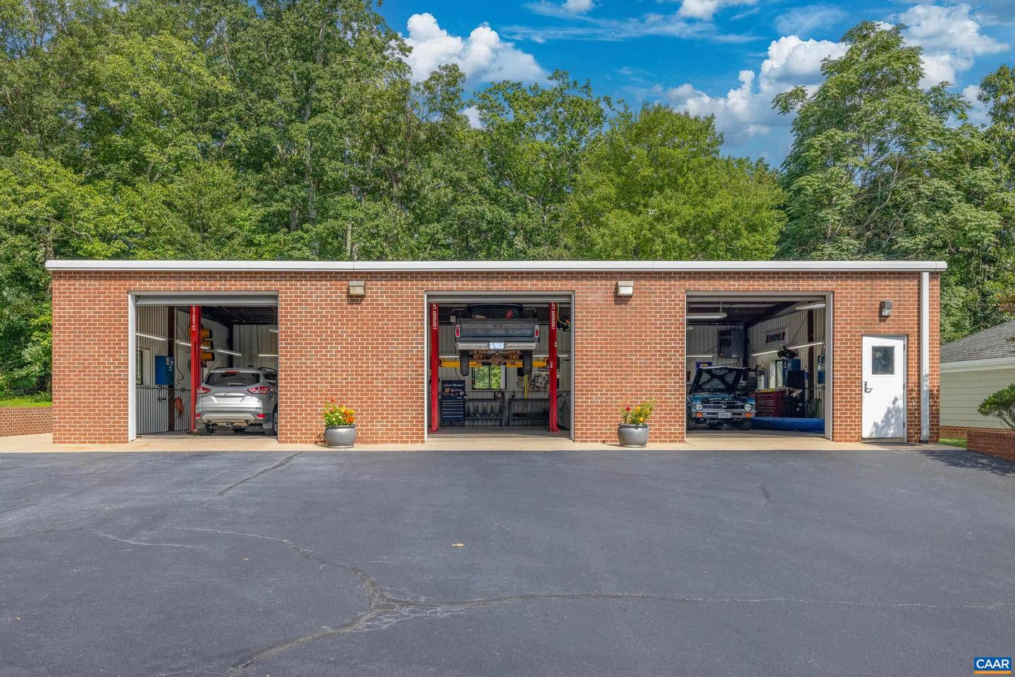 2865 PROFFIT RD, CHARLOTTESVILLE, Virginia 22911, 5 Bedrooms Bedrooms, ,2 BathroomsBathrooms,Residential,For sale,2865 PROFFIT RD,667143 MLS # 667143