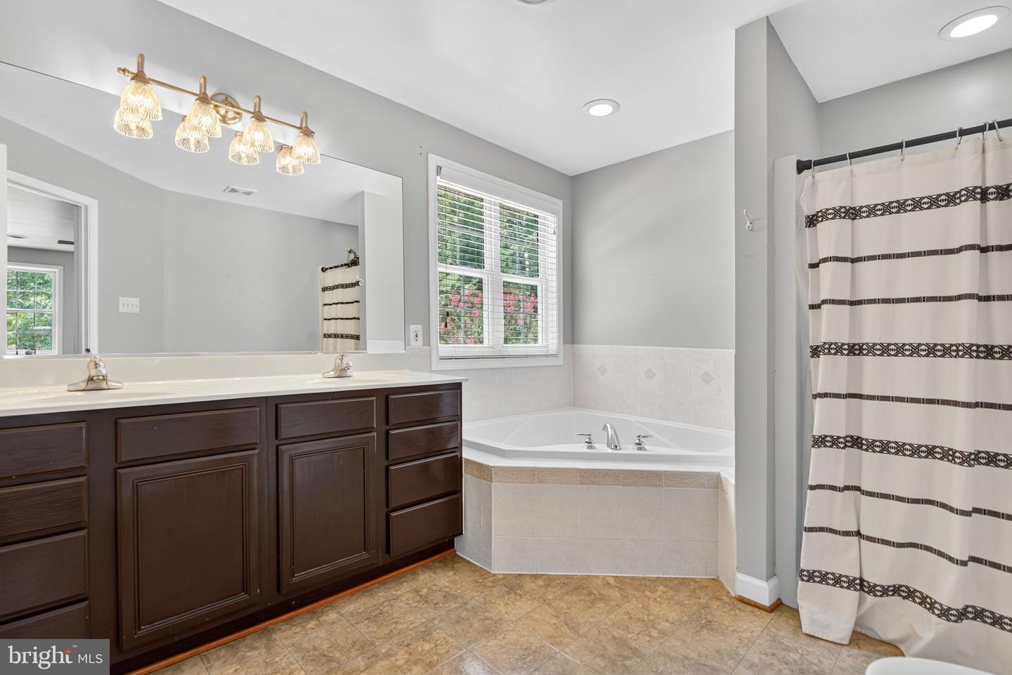 124 FAWN HILLS DR, FREDERICKSBURG, Virginia 22407, 5 Bedrooms Bedrooms, ,3 BathroomsBathrooms,Residential,For sale,124 FAWN HILLS DR,VASP2034952 MLS # VASP2034952