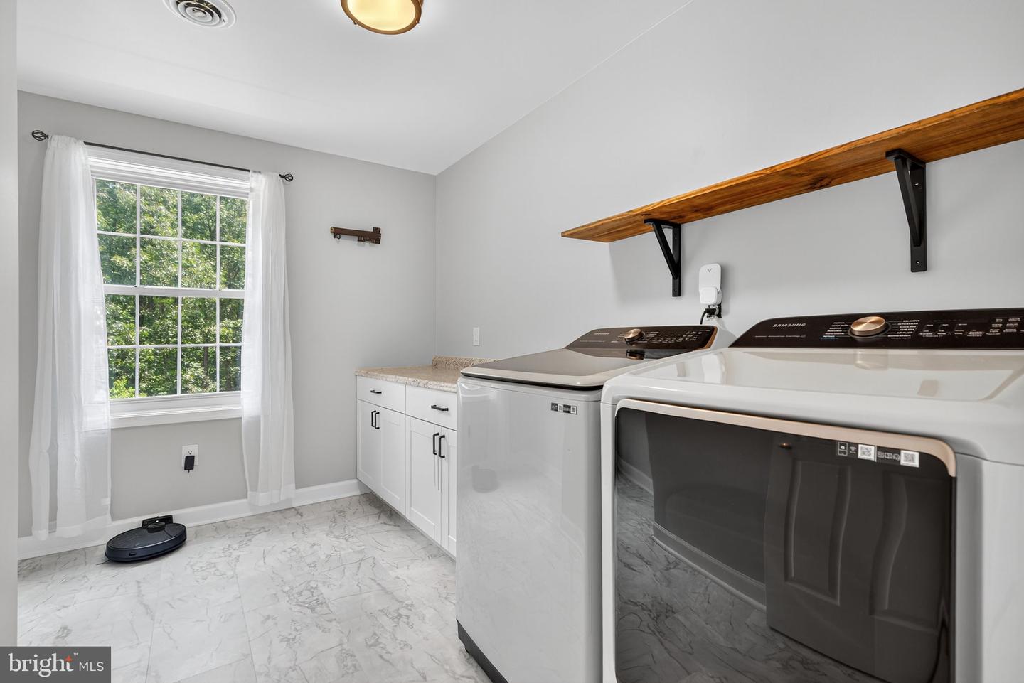 124 FAWN HILLS DR, FREDERICKSBURG, Virginia 22407, 5 Bedrooms Bedrooms, ,3 BathroomsBathrooms,Residential,For sale,124 FAWN HILLS DR,VASP2034952 MLS # VASP2034952
