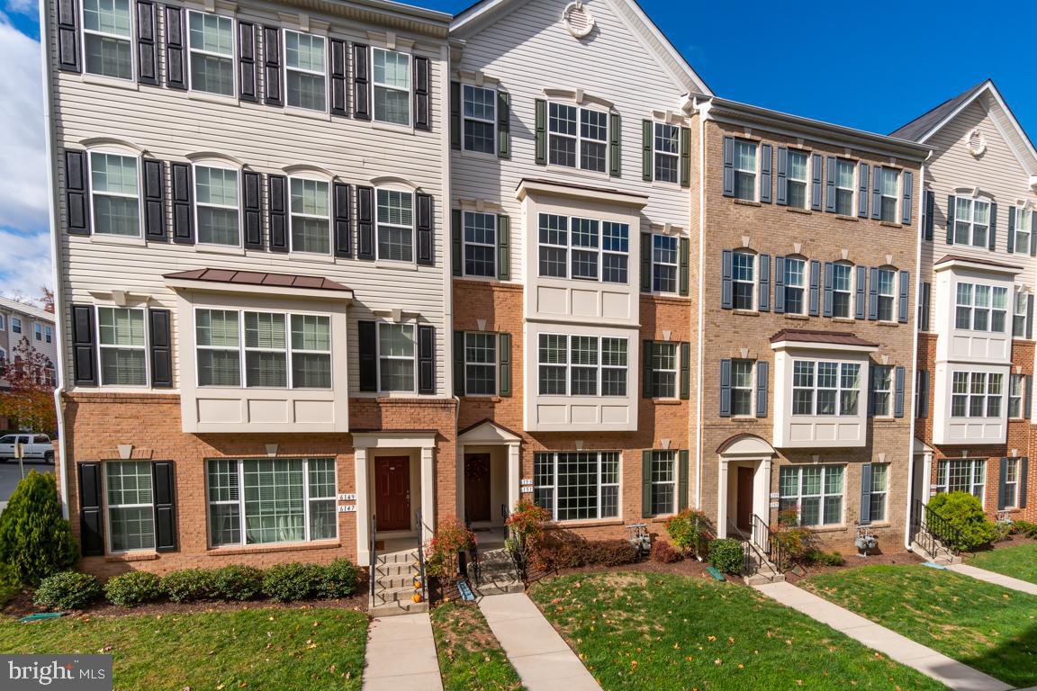 6153 ASTER HAVEN CIR #57, HAYMARKET, Virginia 20169, 3 Bedrooms Bedrooms, ,2 BathroomsBathrooms,Residential,For sale,6153 ASTER HAVEN CIR #57,VAPW2100100 MLS # VAPW2100100