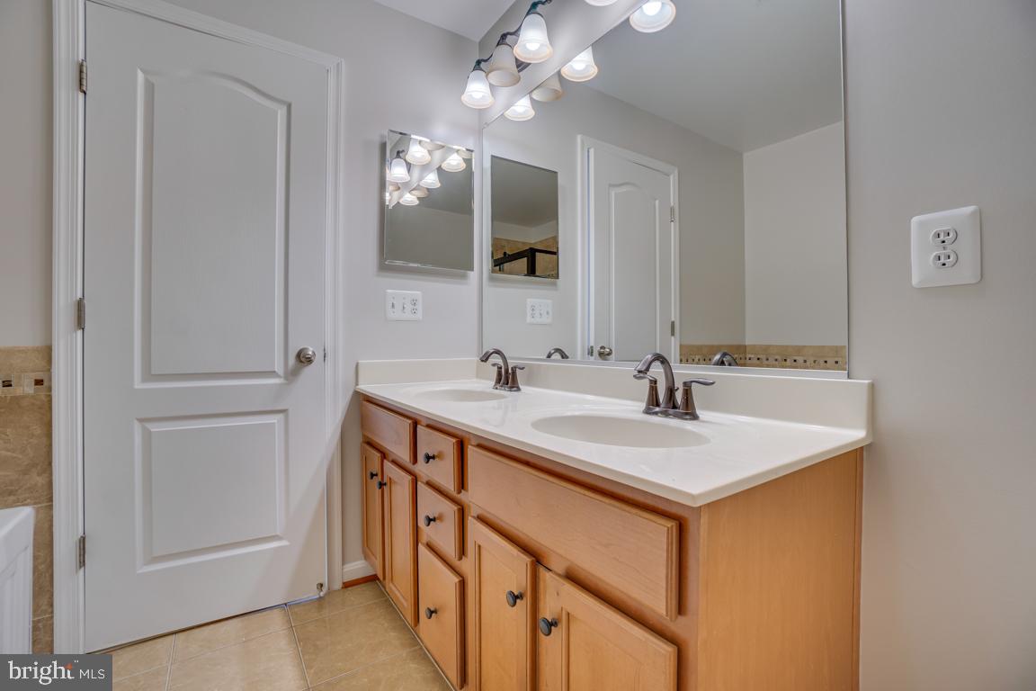 6153 ASTER HAVEN CIR #57, HAYMARKET, Virginia 20169, 3 Bedrooms Bedrooms, ,2 BathroomsBathrooms,Residential,For sale,6153 ASTER HAVEN CIR #57,VAPW2100100 MLS # VAPW2100100