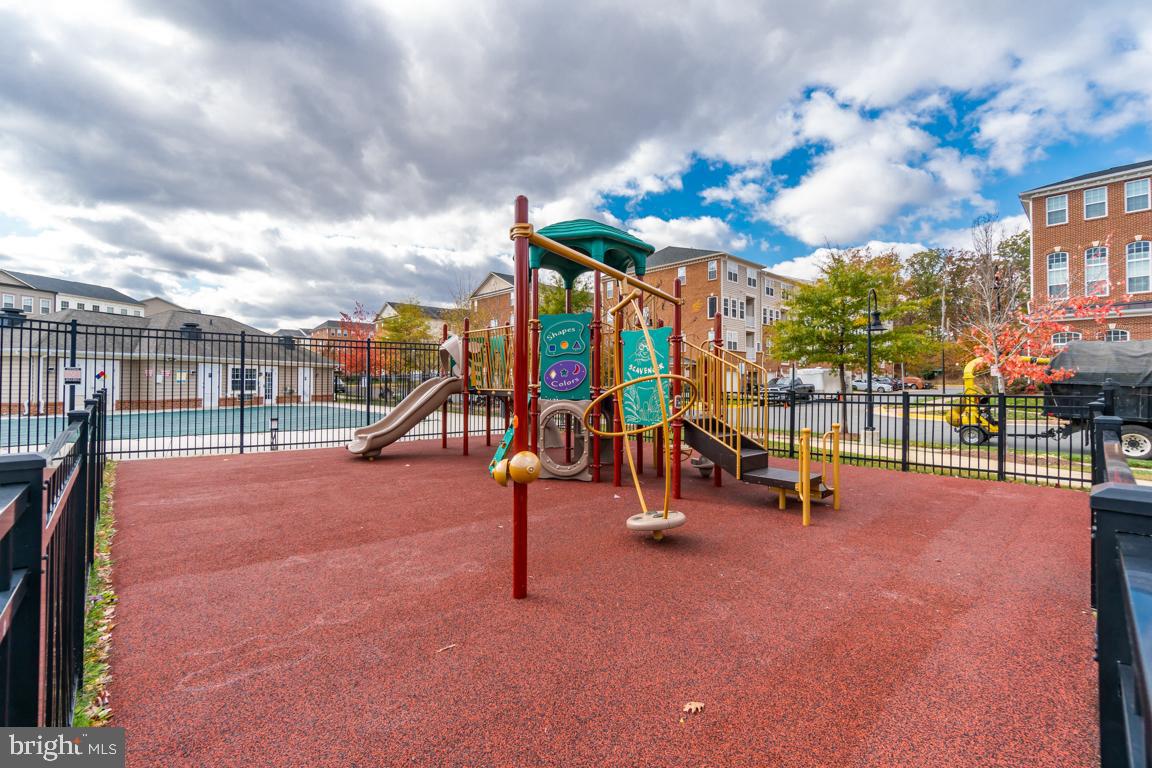 6153 ASTER HAVEN CIR #57, HAYMARKET, Virginia 20169, 3 Bedrooms Bedrooms, ,2 BathroomsBathrooms,Residential,For sale,6153 ASTER HAVEN CIR #57,VAPW2100100 MLS # VAPW2100100