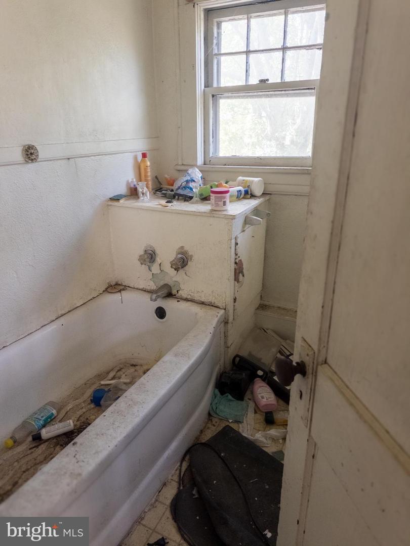 1617 LOUDON AVE NW, ROANOKE, Virginia 24018, 3 Bedrooms Bedrooms, ,1 BathroomBathrooms,Residential,For sale,1617 LOUDON AVE NW,VARK2000046 MLS # VARK2000046
