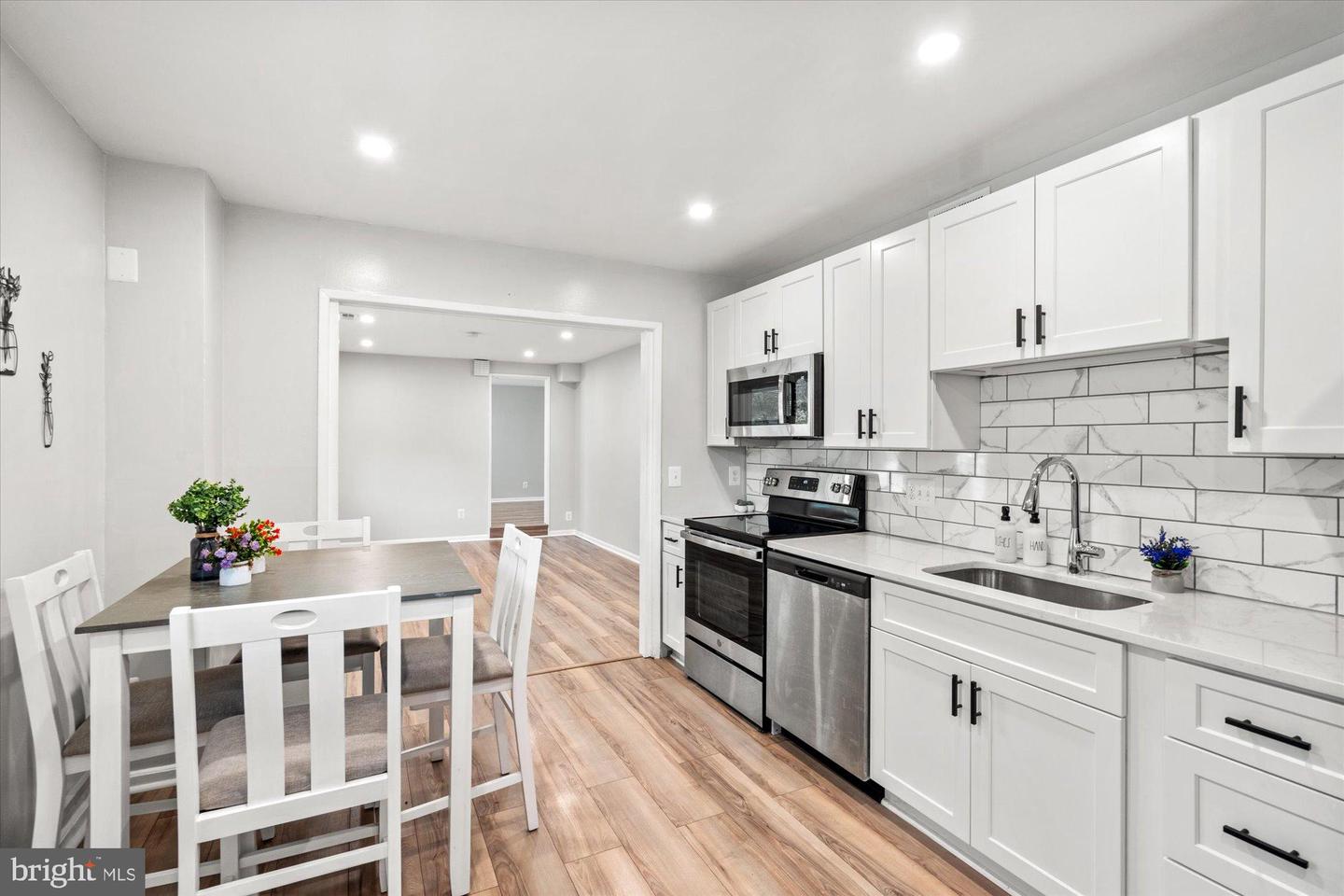 3908 ELMWOOD DR, ALEXANDRIA, Virginia 22303, 3 Bedrooms Bedrooms, 8 Rooms Rooms,2 BathroomsBathrooms,Residential,For sale,3908 ELMWOOD DR,VAFX2257816 MLS # VAFX2257816