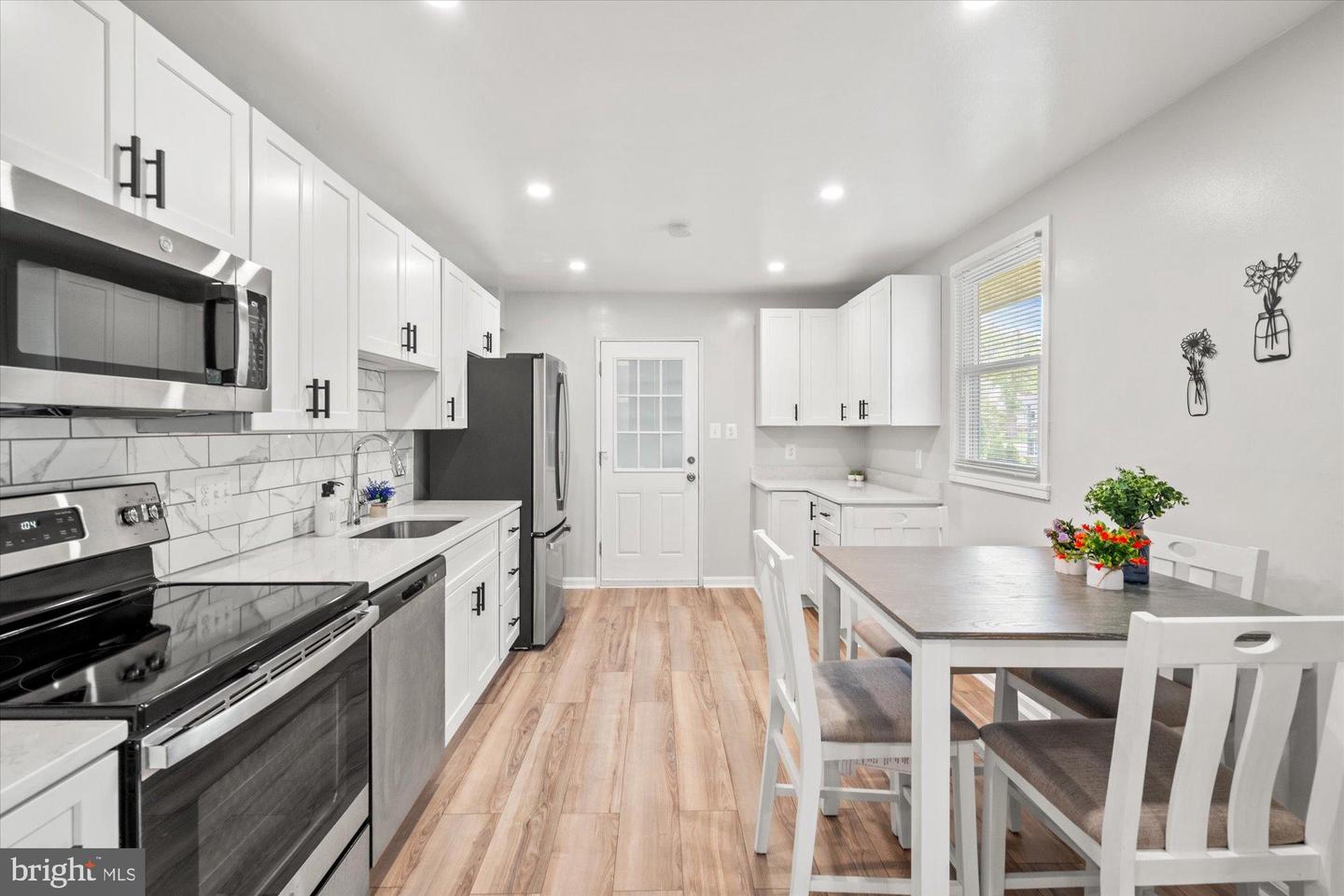 3908 ELMWOOD DR, ALEXANDRIA, Virginia 22303, 3 Bedrooms Bedrooms, 8 Rooms Rooms,2 BathroomsBathrooms,Residential,For sale,3908 ELMWOOD DR,VAFX2257816 MLS # VAFX2257816
