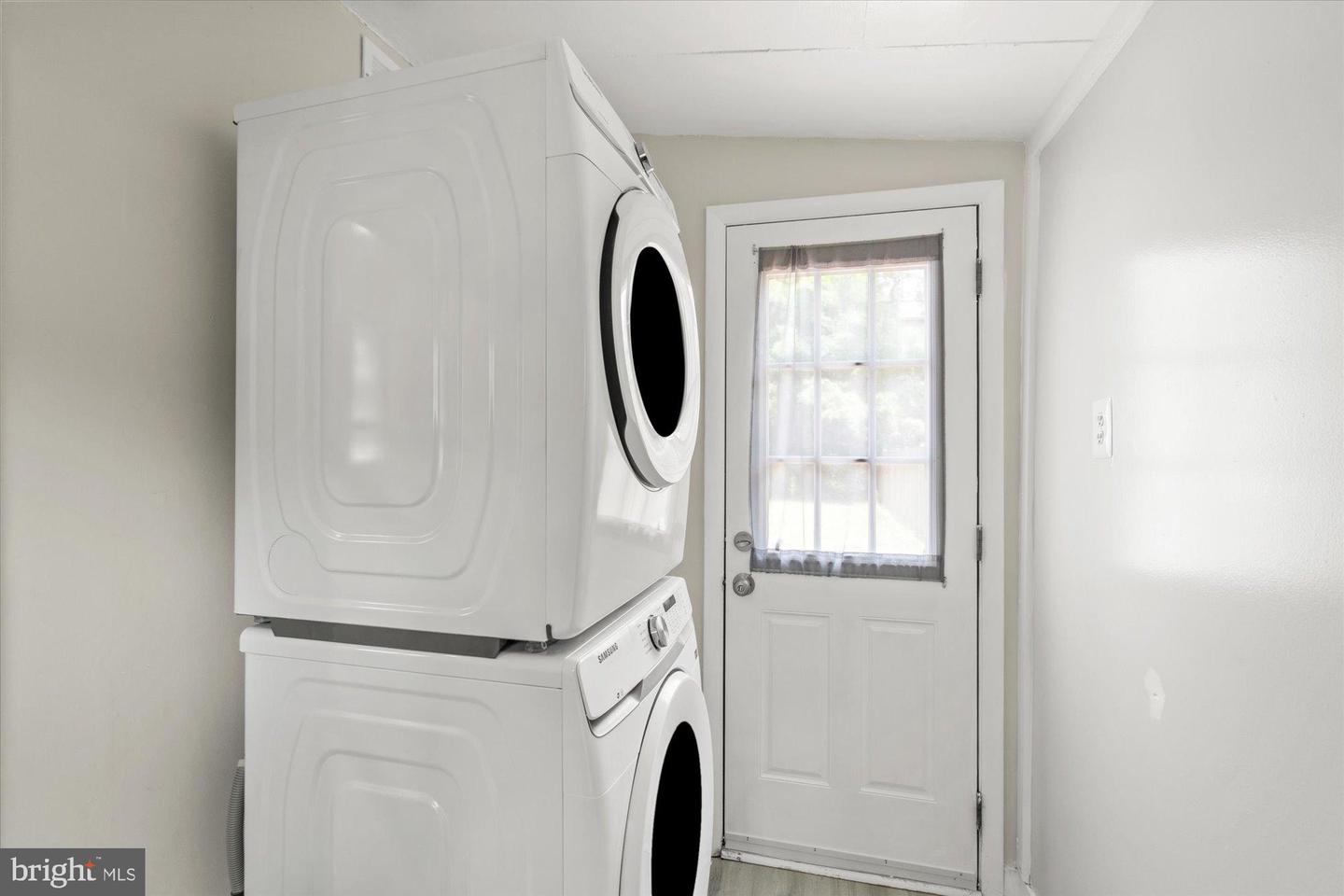 3908 ELMWOOD DR, ALEXANDRIA, Virginia 22303, 3 Bedrooms Bedrooms, 8 Rooms Rooms,2 BathroomsBathrooms,Residential,For sale,3908 ELMWOOD DR,VAFX2257816 MLS # VAFX2257816