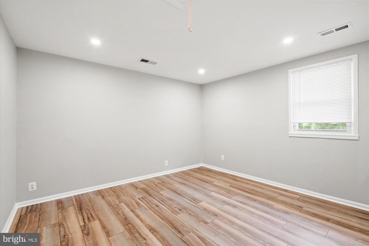 3908 ELMWOOD DR, ALEXANDRIA, Virginia 22303, 3 Bedrooms Bedrooms, 8 Rooms Rooms,2 BathroomsBathrooms,Residential,For sale,3908 ELMWOOD DR,VAFX2257816 MLS # VAFX2257816