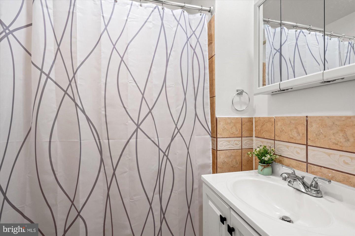 3908 ELMWOOD DR, ALEXANDRIA, Virginia 22303, 3 Bedrooms Bedrooms, 8 Rooms Rooms,2 BathroomsBathrooms,Residential,For sale,3908 ELMWOOD DR,VAFX2257816 MLS # VAFX2257816