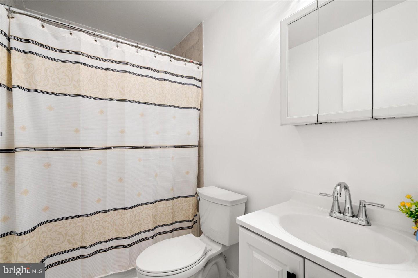 3908 ELMWOOD DR, ALEXANDRIA, Virginia 22303, 3 Bedrooms Bedrooms, 8 Rooms Rooms,2 BathroomsBathrooms,Residential,For sale,3908 ELMWOOD DR,VAFX2257816 MLS # VAFX2257816