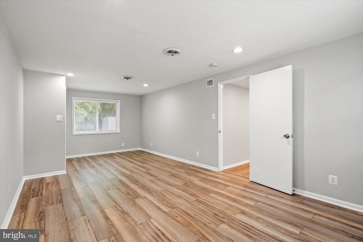 3908 ELMWOOD DR, ALEXANDRIA, Virginia 22303, 3 Bedrooms Bedrooms, 8 Rooms Rooms,2 BathroomsBathrooms,Residential,For sale,3908 ELMWOOD DR,VAFX2257816 MLS # VAFX2257816