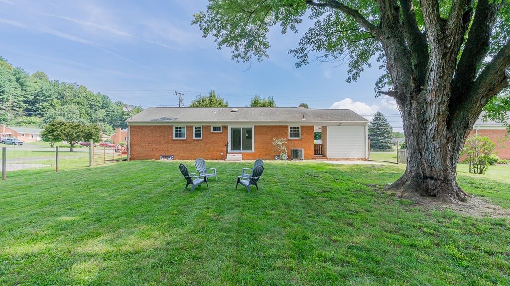 602 GREEN ST, BRIDGEWATER, Virginia 22812, 3 Bedrooms Bedrooms, ,2 BathroomsBathrooms,Residential,602 GREEN ST,667233 MLS # 667233
