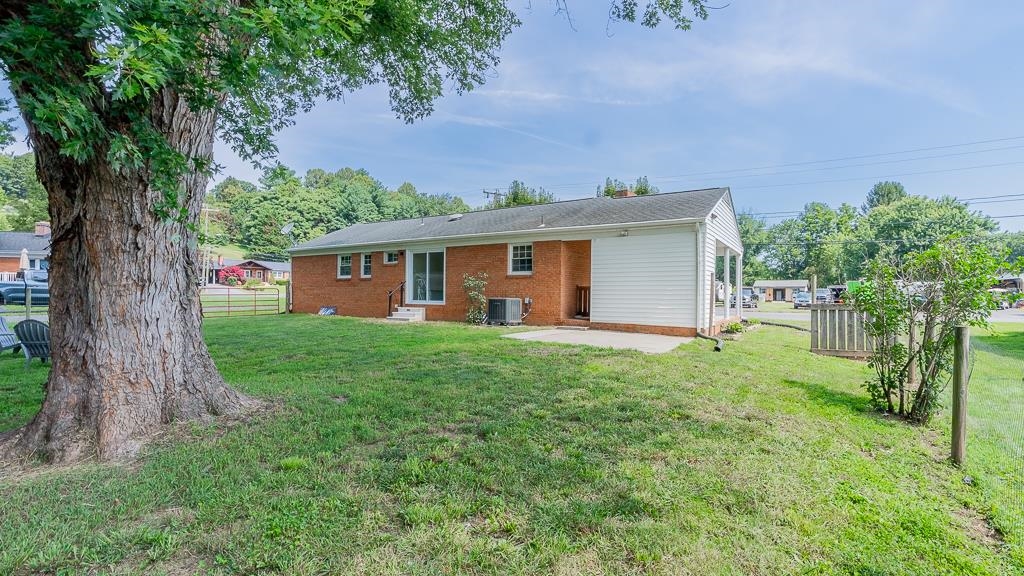 602 GREEN ST, BRIDGEWATER, Virginia 22812, 3 Bedrooms Bedrooms, ,2 BathroomsBathrooms,Residential,602 GREEN ST,667233 MLS # 667233