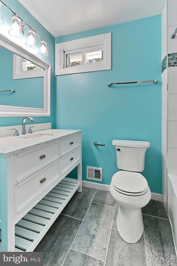 6500 RIVINGTON, SPRINGFIELD, Virginia 22152, 5 Bedrooms Bedrooms, 13 Rooms Rooms,3 BathroomsBathrooms,Residential,For sale,6500 RIVINGTON,VAFX2257818 MLS # VAFX2257818
