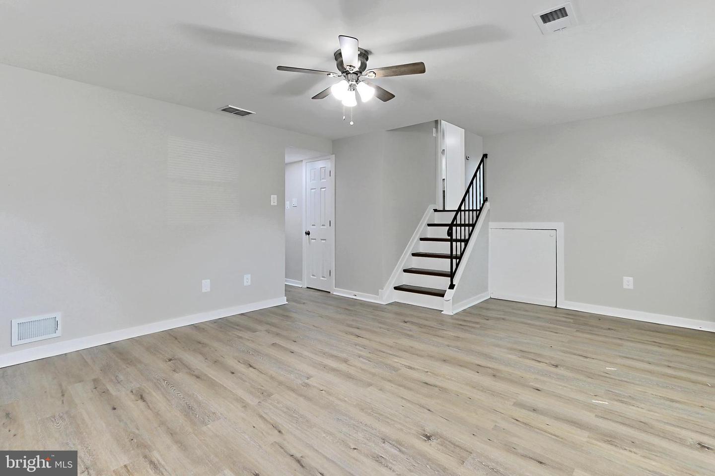 6500 RIVINGTON, SPRINGFIELD, Virginia 22152, 5 Bedrooms Bedrooms, 13 Rooms Rooms,3 BathroomsBathrooms,Residential,For sale,6500 RIVINGTON,VAFX2257818 MLS # VAFX2257818