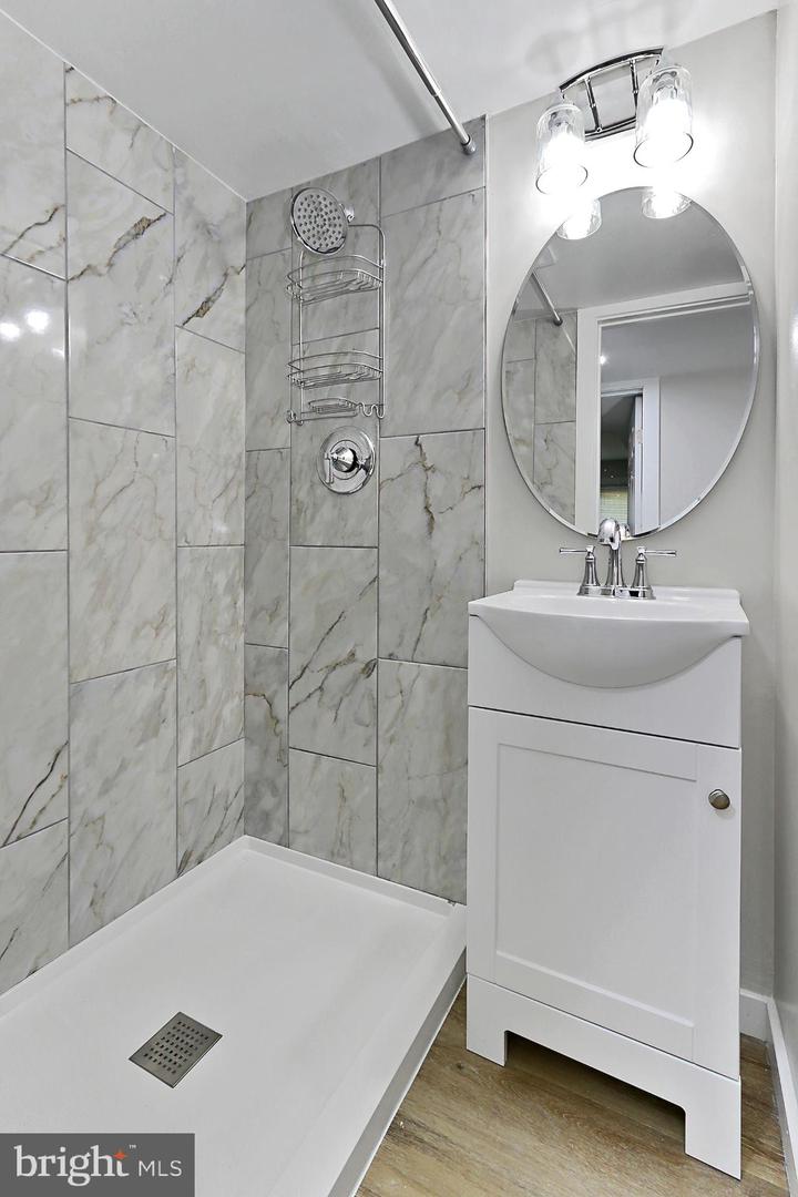 6500 RIVINGTON, SPRINGFIELD, Virginia 22152, 5 Bedrooms Bedrooms, 13 Rooms Rooms,3 BathroomsBathrooms,Residential,For sale,6500 RIVINGTON,VAFX2257818 MLS # VAFX2257818