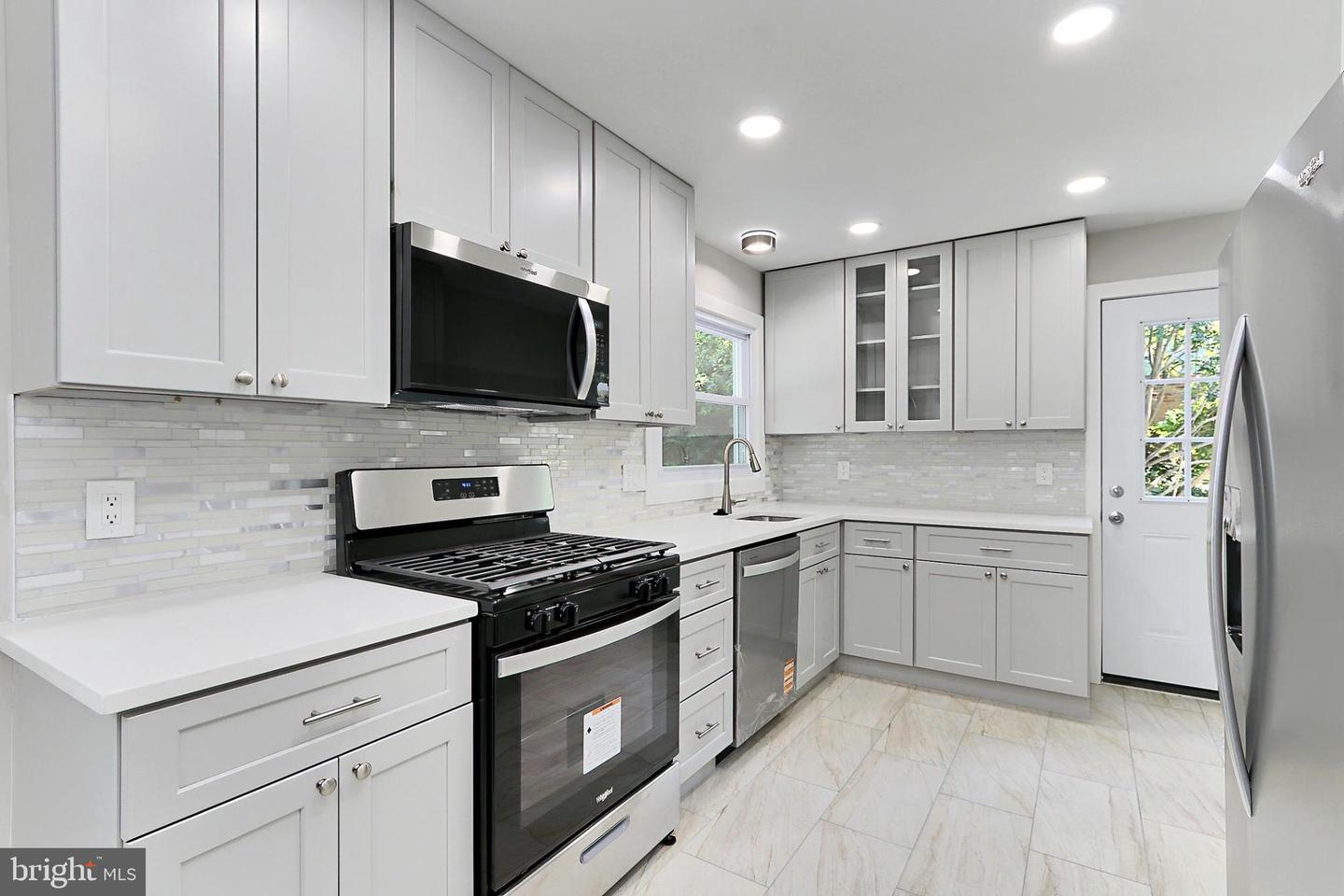6500 RIVINGTON, SPRINGFIELD, Virginia 22152, 5 Bedrooms Bedrooms, 13 Rooms Rooms,3 BathroomsBathrooms,Residential,For sale,6500 RIVINGTON,VAFX2257818 MLS # VAFX2257818