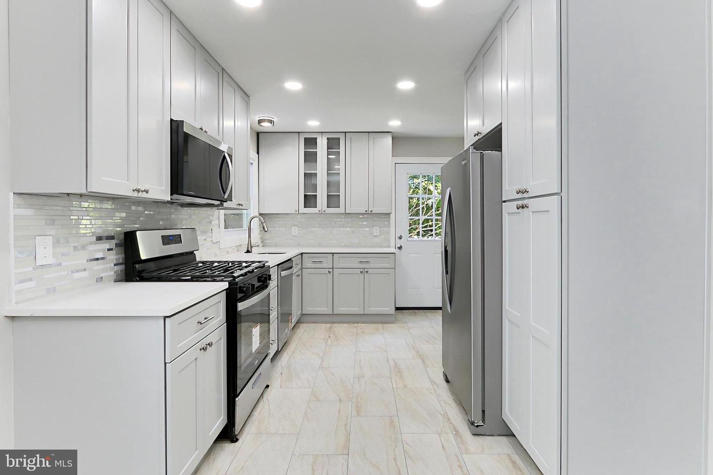 6500 RIVINGTON, SPRINGFIELD, Virginia 22152, 5 Bedrooms Bedrooms, 13 Rooms Rooms,3 BathroomsBathrooms,Residential,For sale,6500 RIVINGTON,VAFX2257818 MLS # VAFX2257818