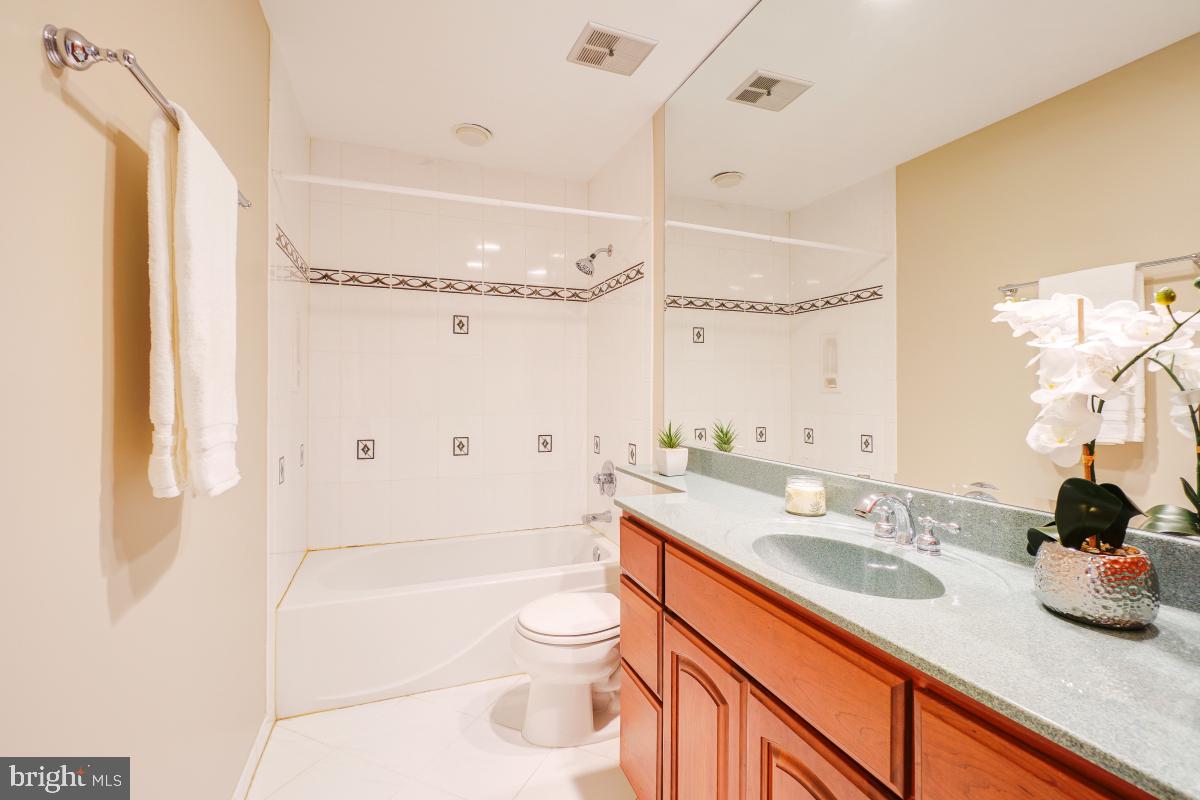 5717 EDGEWATER OAK CT, BURKE, Virginia 22015, 3 Bedrooms Bedrooms, ,2 BathroomsBathrooms,Residential,For sale,5717 EDGEWATER OAK CT,VAFX2257840 MLS # VAFX2257840