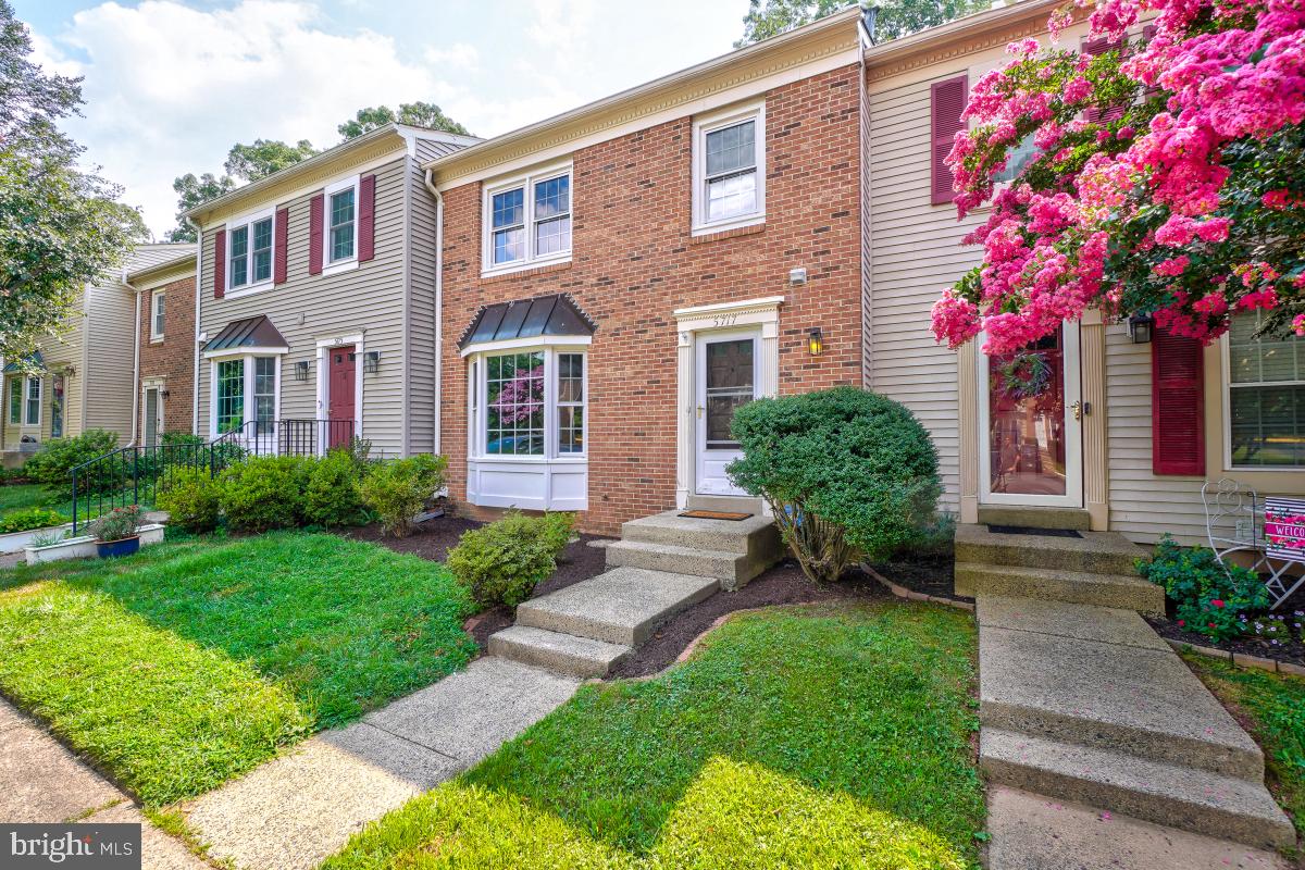 5717 EDGEWATER OAK CT, BURKE, Virginia 22015, 3 Bedrooms Bedrooms, ,2 BathroomsBathrooms,Residential,For sale,5717 EDGEWATER OAK CT,VAFX2257840 MLS # VAFX2257840