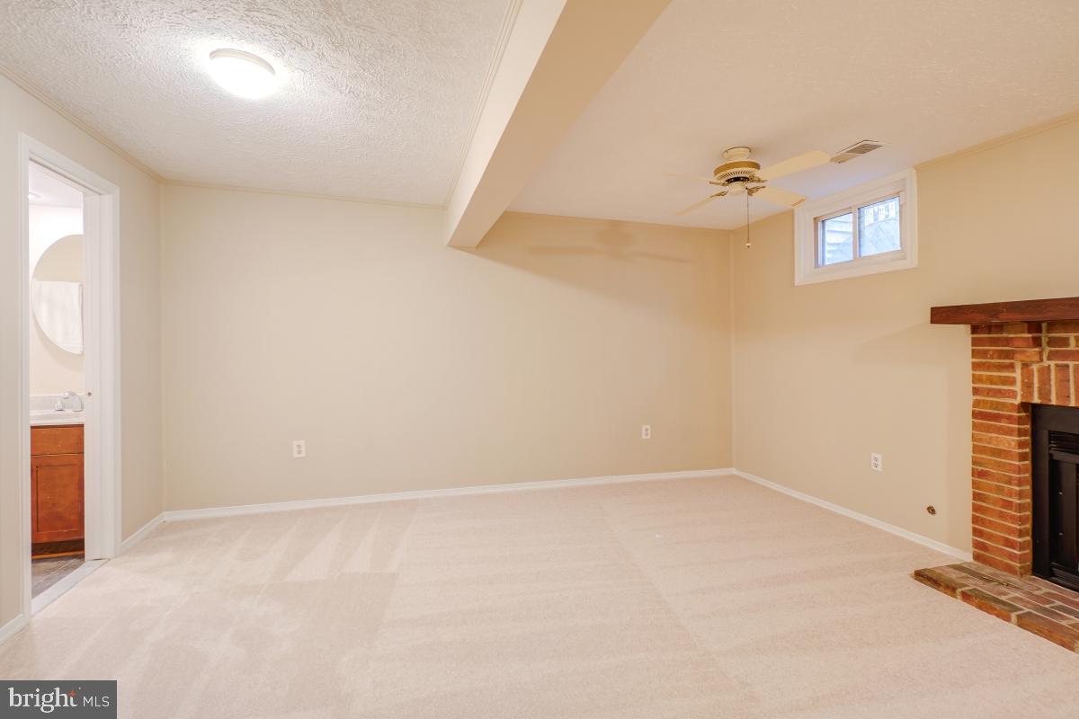 5717 EDGEWATER OAK CT, BURKE, Virginia 22015, 3 Bedrooms Bedrooms, ,2 BathroomsBathrooms,Residential,For sale,5717 EDGEWATER OAK CT,VAFX2257840 MLS # VAFX2257840