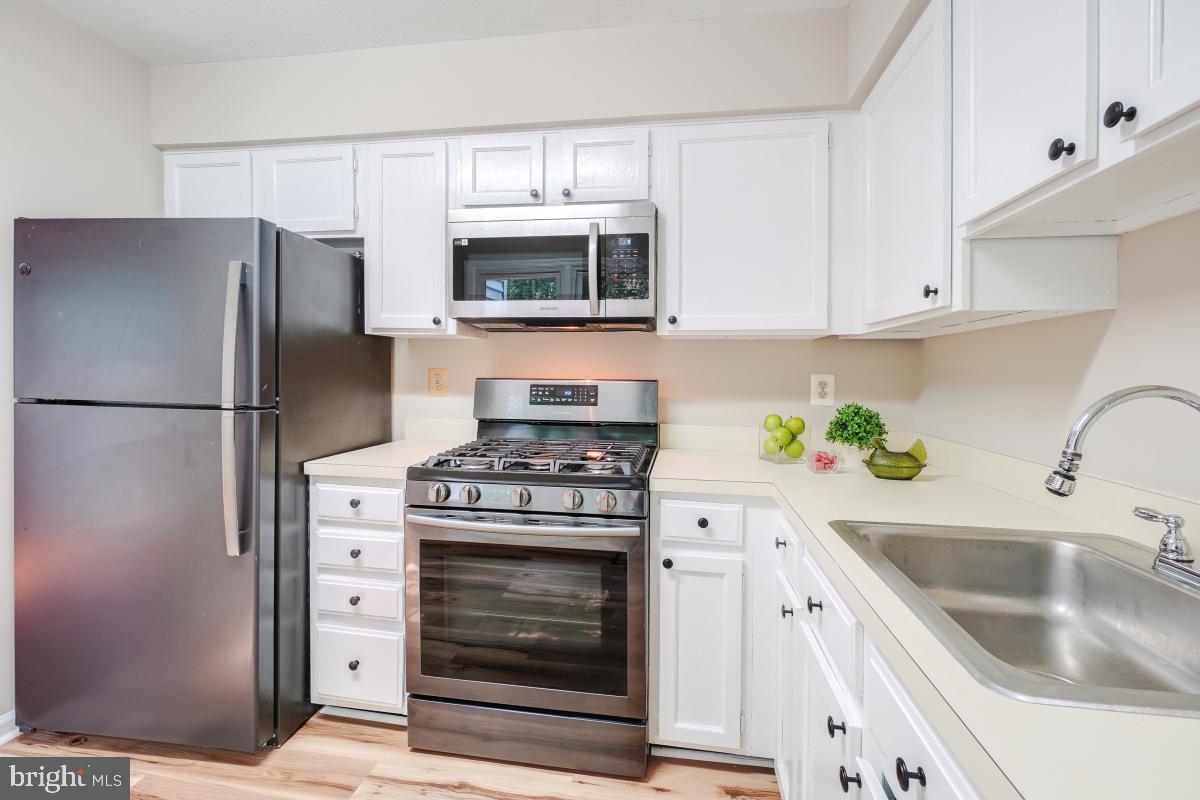 5717 EDGEWATER OAK CT, BURKE, Virginia 22015, 3 Bedrooms Bedrooms, ,2 BathroomsBathrooms,Residential,For sale,5717 EDGEWATER OAK CT,VAFX2257840 MLS # VAFX2257840