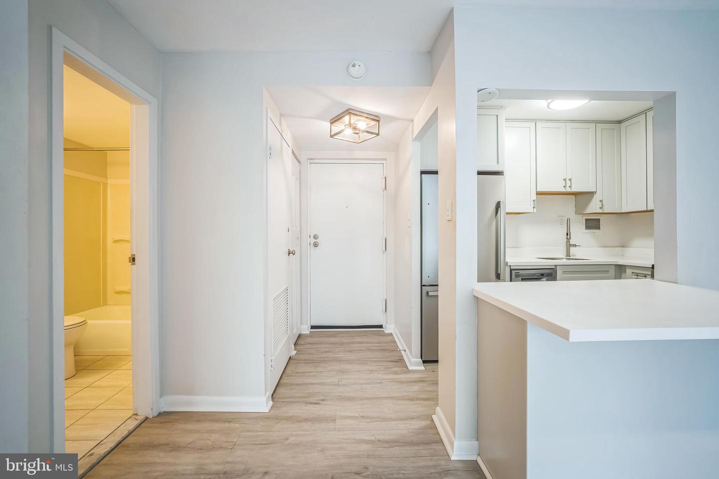 6001 ARLINGTON BLVD #313, FALLS CHURCH, Virginia 22044, 1 Bedroom Bedrooms, ,1 BathroomBathrooms,Residential,For sale,6001 ARLINGTON BLVD #313,VAFX2257914 MLS # VAFX2257914