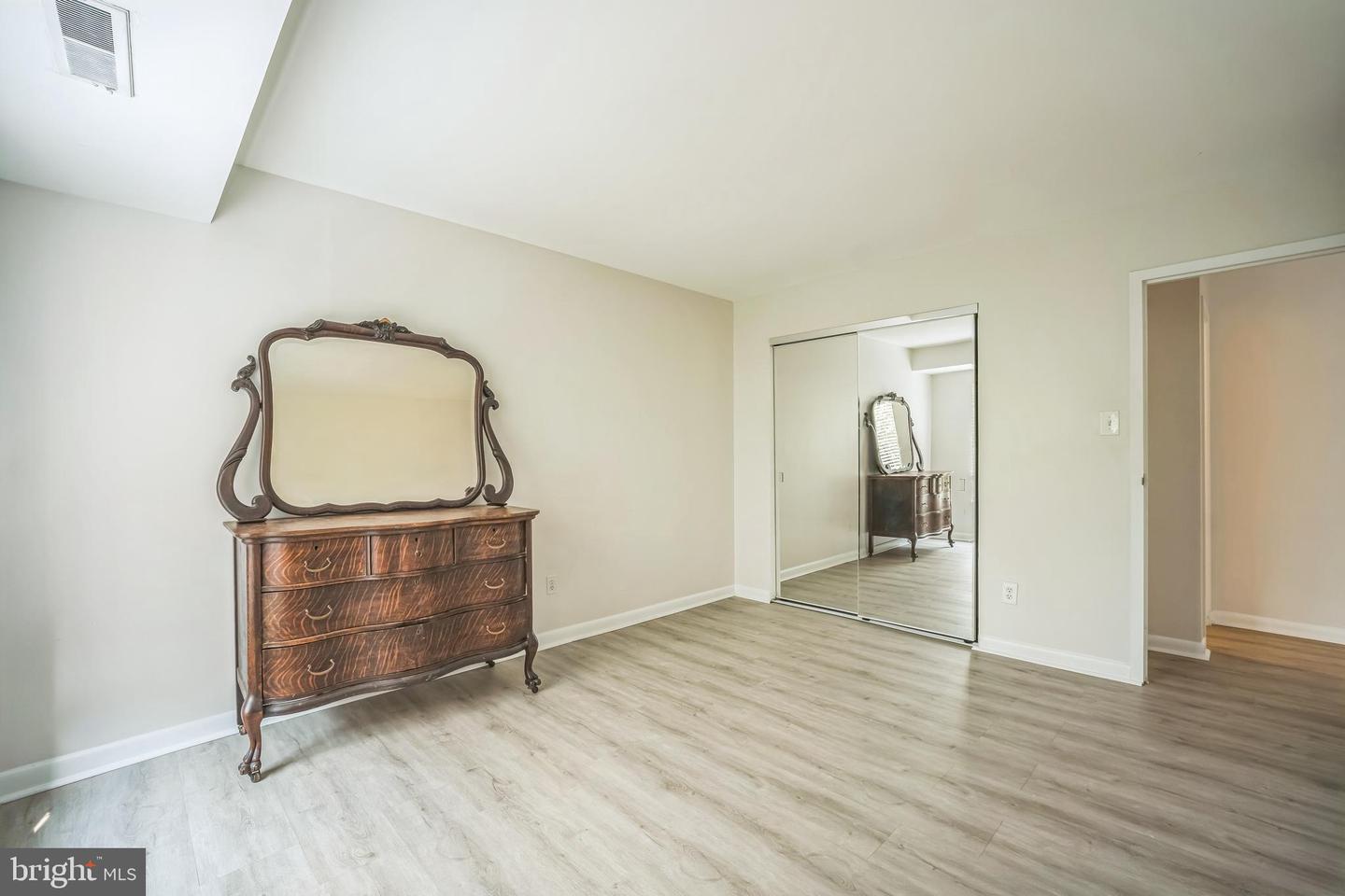 6001 ARLINGTON BLVD #313, FALLS CHURCH, Virginia 22044, 1 Bedroom Bedrooms, ,1 BathroomBathrooms,Residential,For sale,6001 ARLINGTON BLVD #313,VAFX2257914 MLS # VAFX2257914