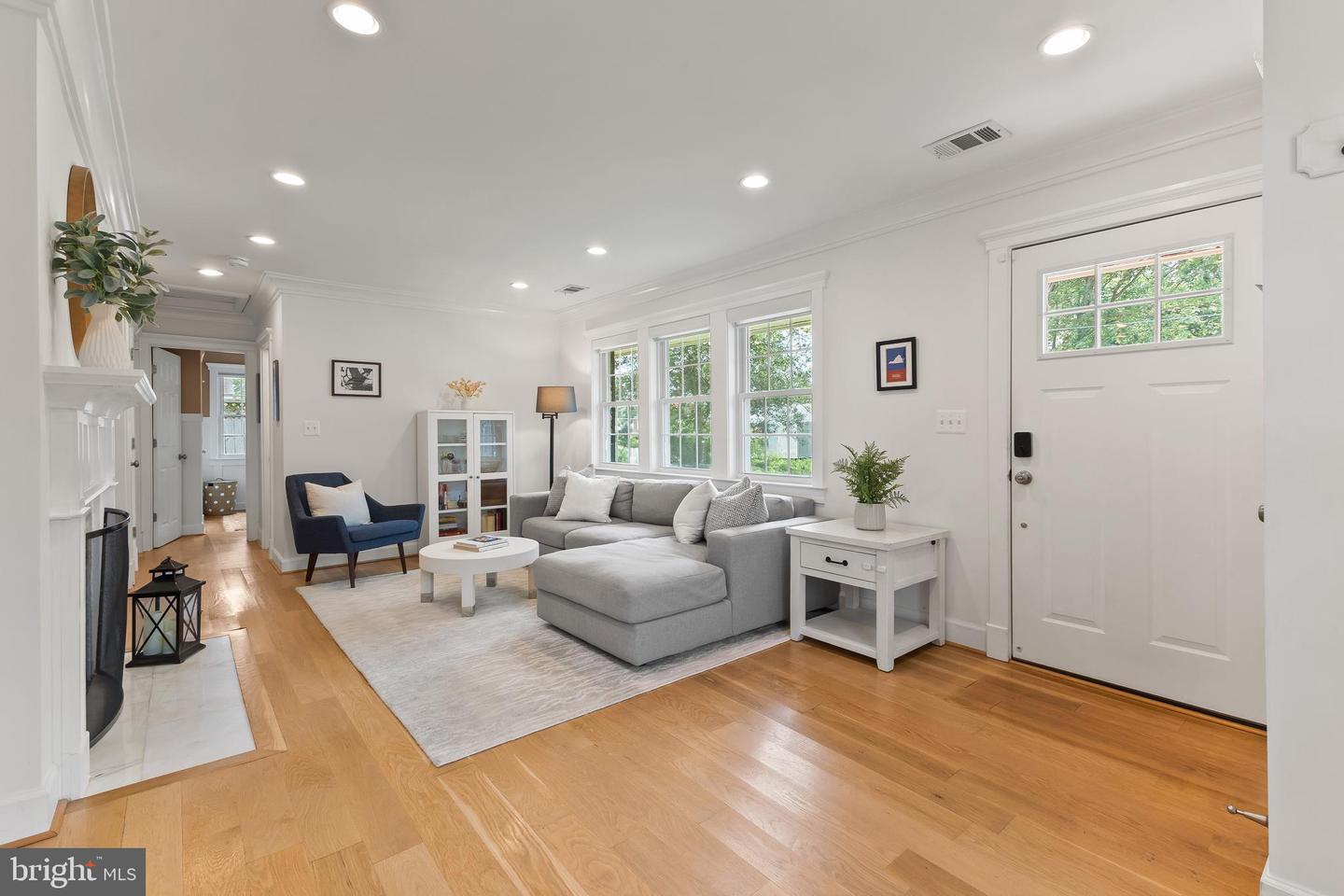 7935 WELLINGTON RD, ALEXANDRIA, Virginia 22308, 3 Bedrooms Bedrooms, ,2 BathroomsBathrooms,Residential,For sale,7935 WELLINGTON RD,VAFX2257924 MLS # VAFX2257924