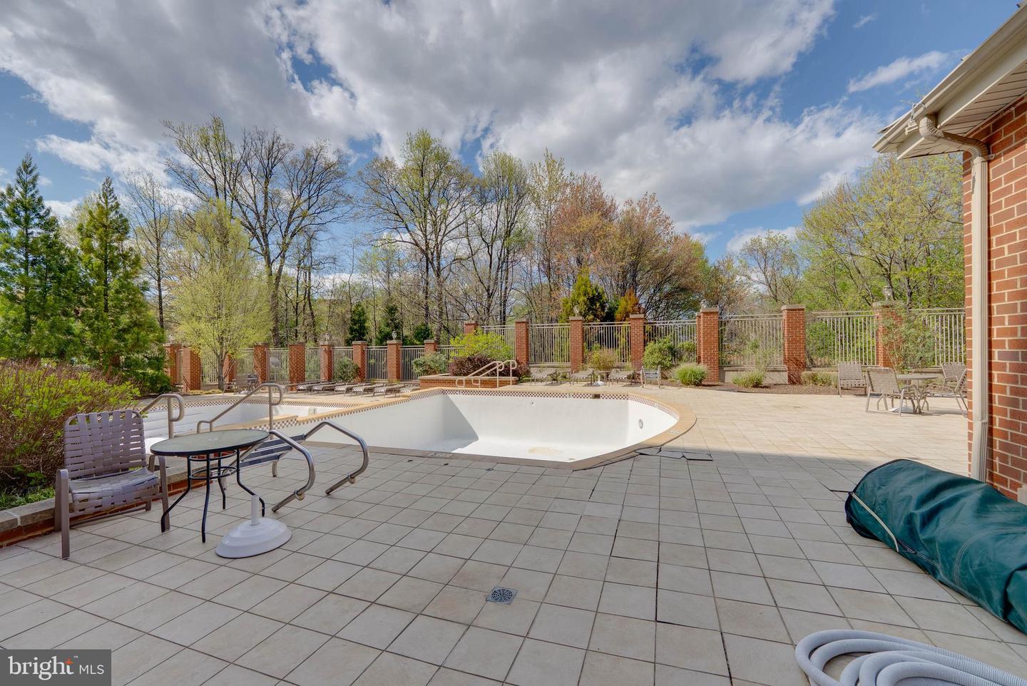 4490 MARKET COMMONS DR #202, FAIRFAX, Virginia 22033, 2 Bedrooms Bedrooms, ,2 BathroomsBathrooms,Residential,For sale,4490 MARKET COMMONS DR #202,VAFX2257982 MLS # VAFX2257982
