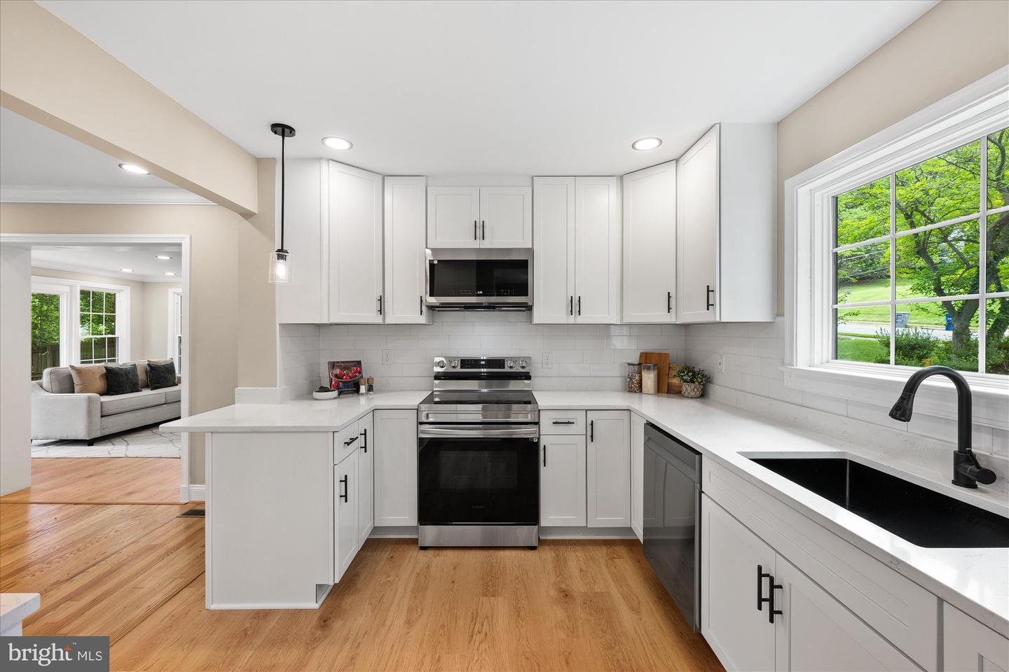 1901 BELLE HAVEN RD, ALEXANDRIA, Virginia 22307, 5 Bedrooms Bedrooms, ,3 BathroomsBathrooms,Residential,For sale,1901 BELLE HAVEN RD,VAFX2257994 MLS # VAFX2257994