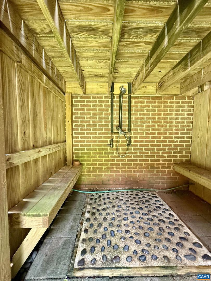 1638 HARRIS CREEK RD, CHARLOTTESVILLE, Virginia 22902, 3 Bedrooms Bedrooms, ,2 BathroomsBathrooms,Residential,For sale,1638 HARRIS CREEK RD,667194 MLS # 667194