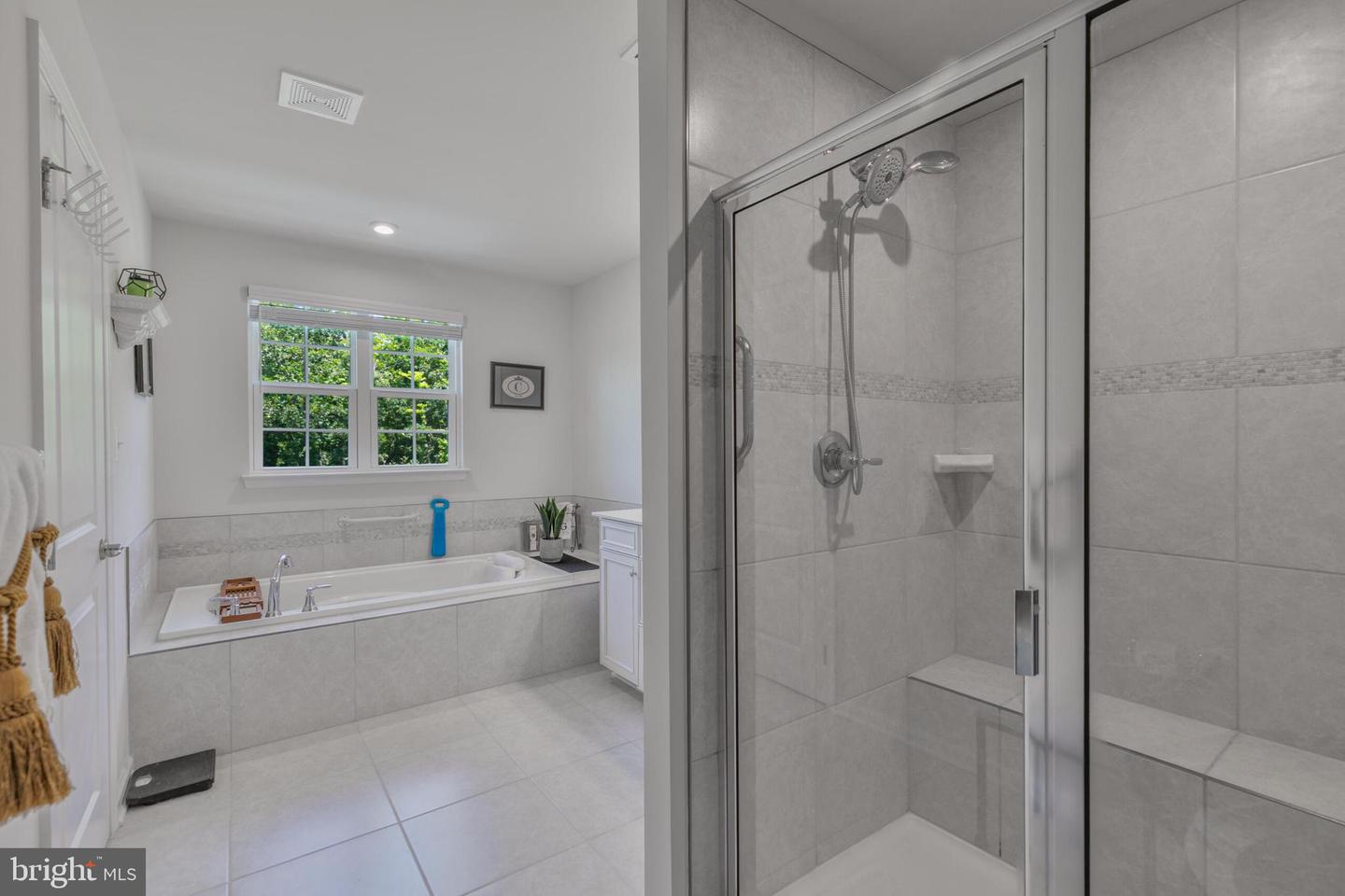 8903 MAPLE RUN DR, FREDERICKSBURG, Virginia 22407, 5 Bedrooms Bedrooms, ,3 BathroomsBathrooms,Residential,For sale,8903 MAPLE RUN DR,VASP2035008 MLS # VASP2035008