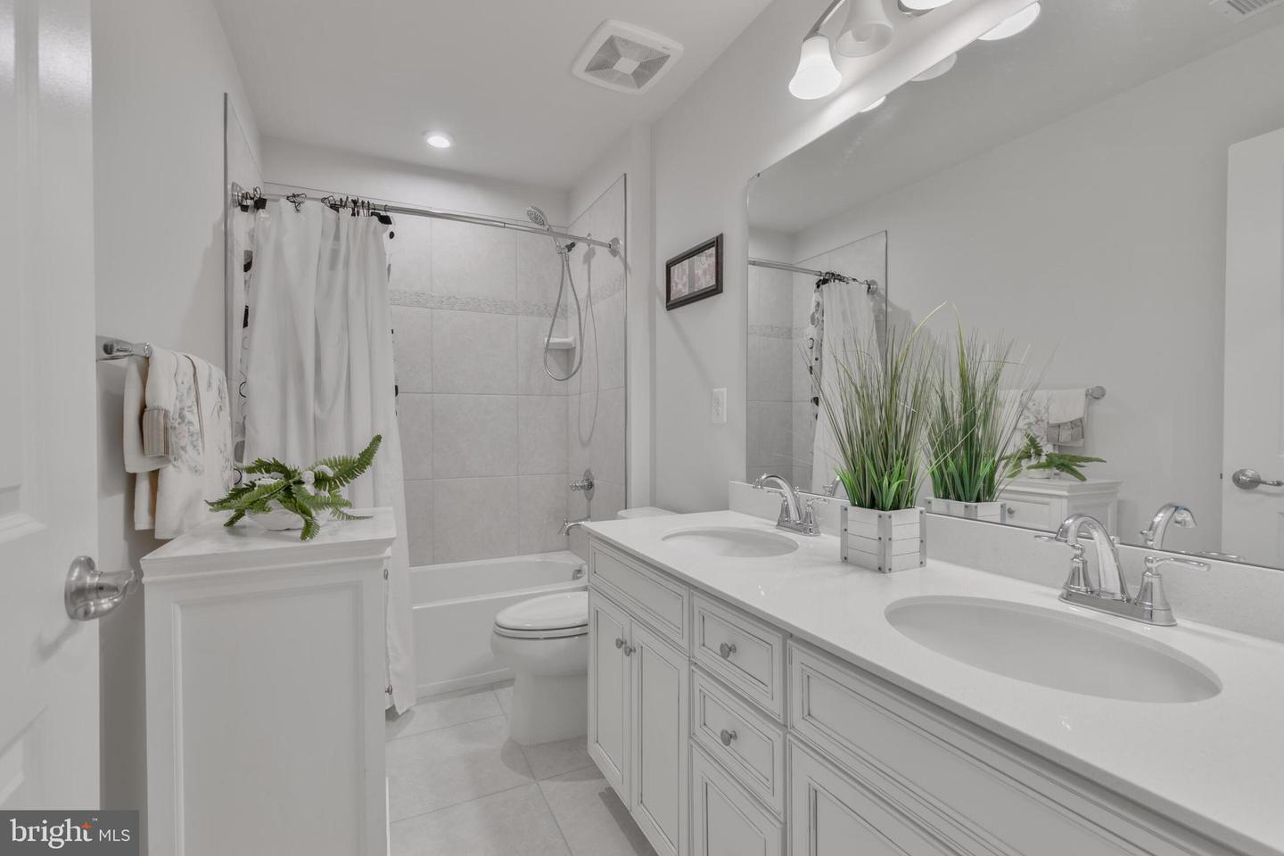 8903 MAPLE RUN DR, FREDERICKSBURG, Virginia 22407, 5 Bedrooms Bedrooms, ,3 BathroomsBathrooms,Residential,For sale,8903 MAPLE RUN DR,VASP2035008 MLS # VASP2035008