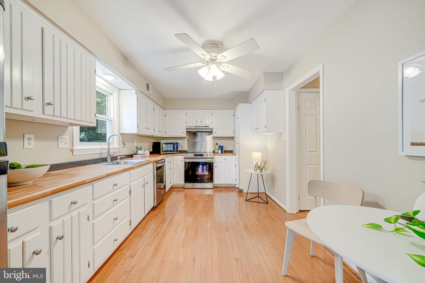 2702 KENWOOD AVE, ALEXANDRIA, Virginia 22302, 3 Bedrooms Bedrooms, ,2 BathroomsBathrooms,Residential,For sale,2702 KENWOOD AVE,VAAX2047942 MLS # VAAX2047942