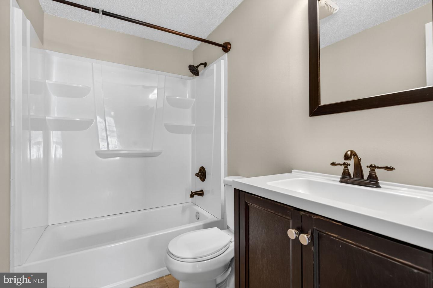 116 OAK TREE LN, WARRENTON, Virginia 20186, 3 Bedrooms Bedrooms, ,2 BathroomsBathrooms,Residential,For sale,116 OAK TREE LN,VAFQ2017648 MLS # VAFQ2017648