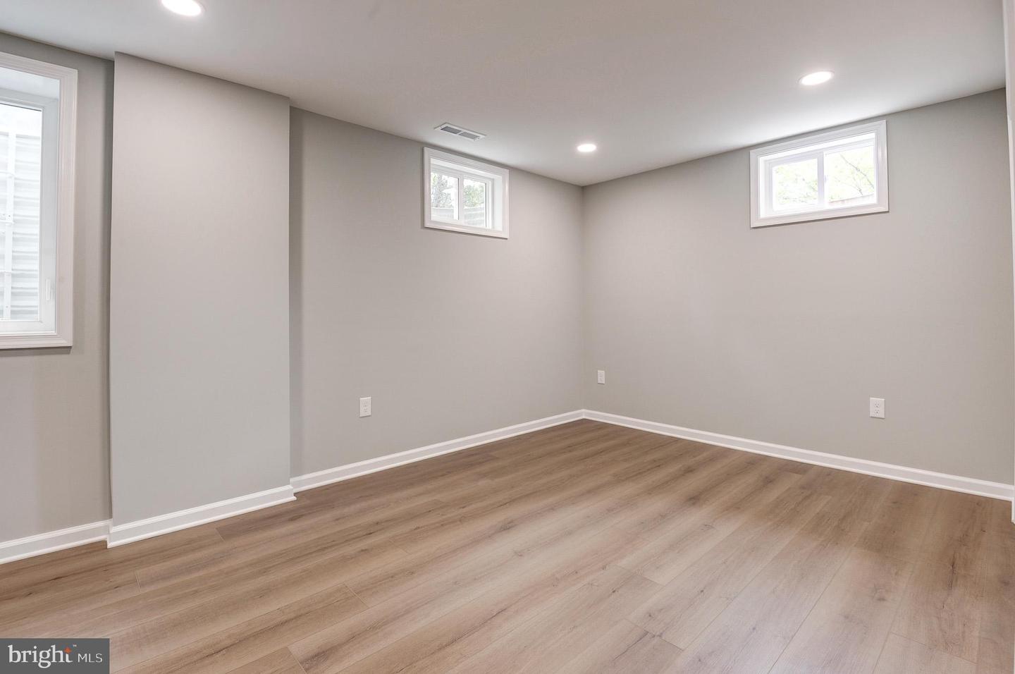 2685 GLENCROFT RD, VIENNA, Virginia 22181, 5 Bedrooms Bedrooms, ,3 BathroomsBathrooms,Residential,For sale,2685 GLENCROFT RD,VAFX2258074 MLS # VAFX2258074