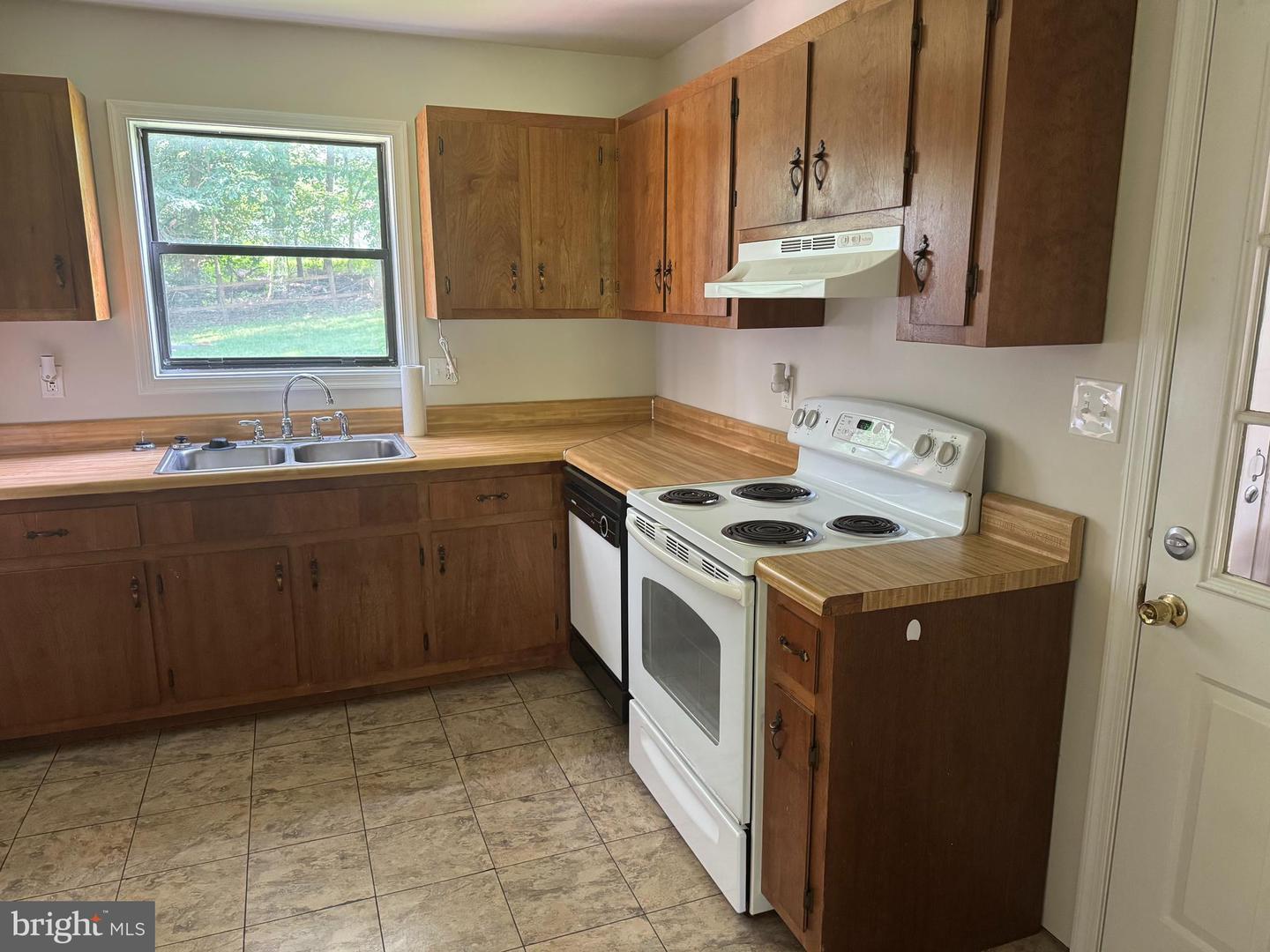 8217 MAPLEWOOD DR, MANASSAS, Virginia 20111, 3 Bedrooms Bedrooms, ,3 BathroomsBathrooms,Residential,For sale,8217 MAPLEWOOD DR,VAPW2100216 MLS # VAPW2100216