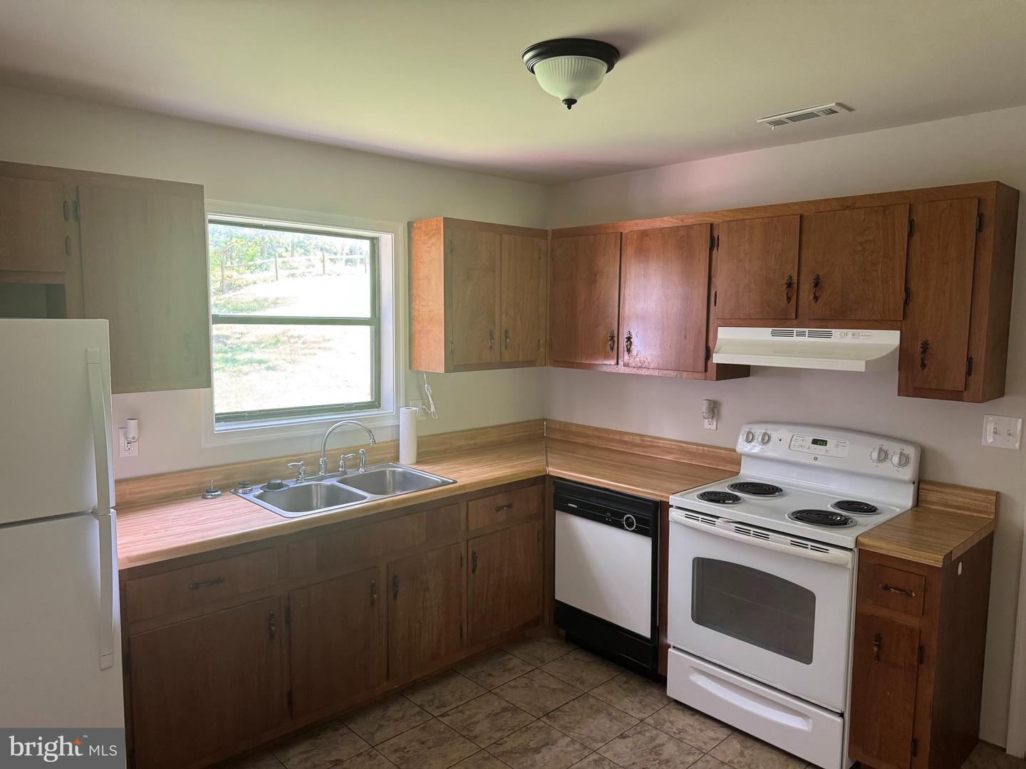 8217 MAPLEWOOD DR, MANASSAS, Virginia 20111, 3 Bedrooms Bedrooms, ,3 BathroomsBathrooms,Residential,For sale,8217 MAPLEWOOD DR,VAPW2100216 MLS # VAPW2100216