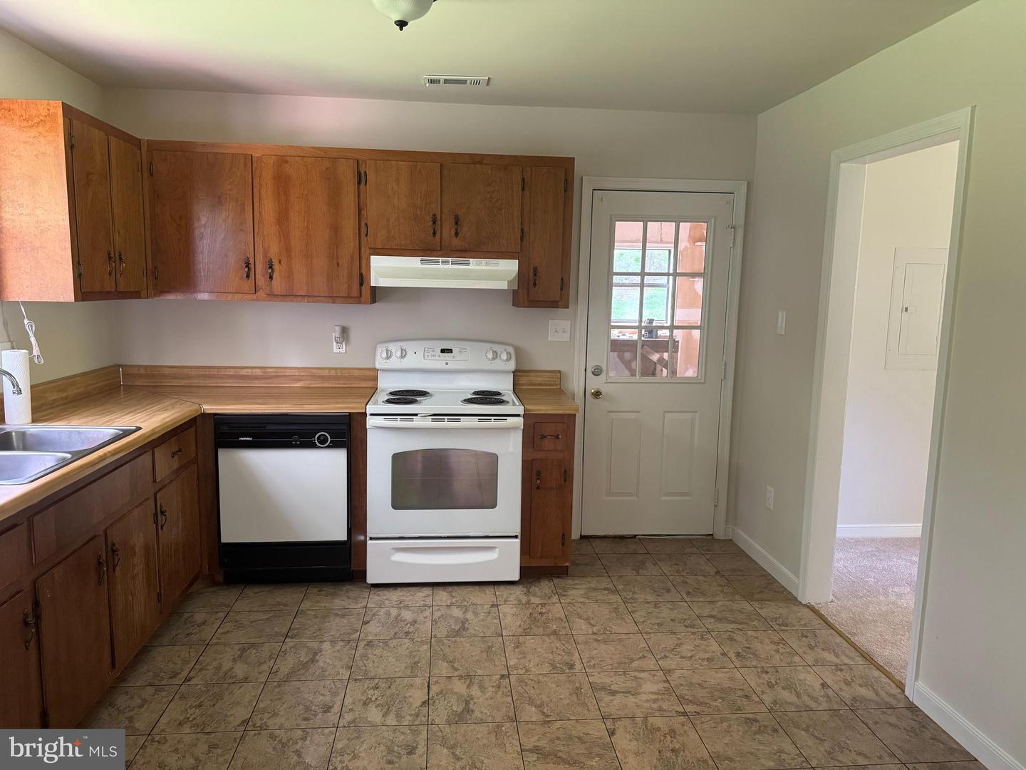 8217 MAPLEWOOD DR, MANASSAS, Virginia 20111, 3 Bedrooms Bedrooms, ,3 BathroomsBathrooms,Residential,For sale,8217 MAPLEWOOD DR,VAPW2100216 MLS # VAPW2100216