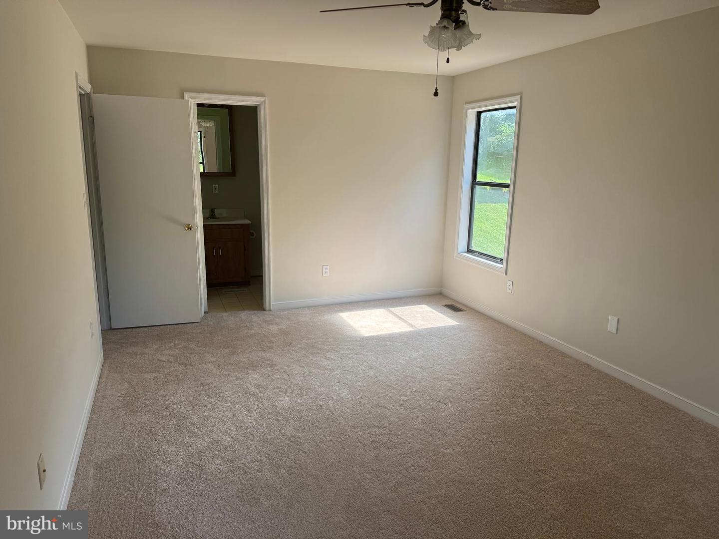 8217 MAPLEWOOD DR, MANASSAS, Virginia 20111, 3 Bedrooms Bedrooms, ,3 BathroomsBathrooms,Residential,For sale,8217 MAPLEWOOD DR,VAPW2100216 MLS # VAPW2100216