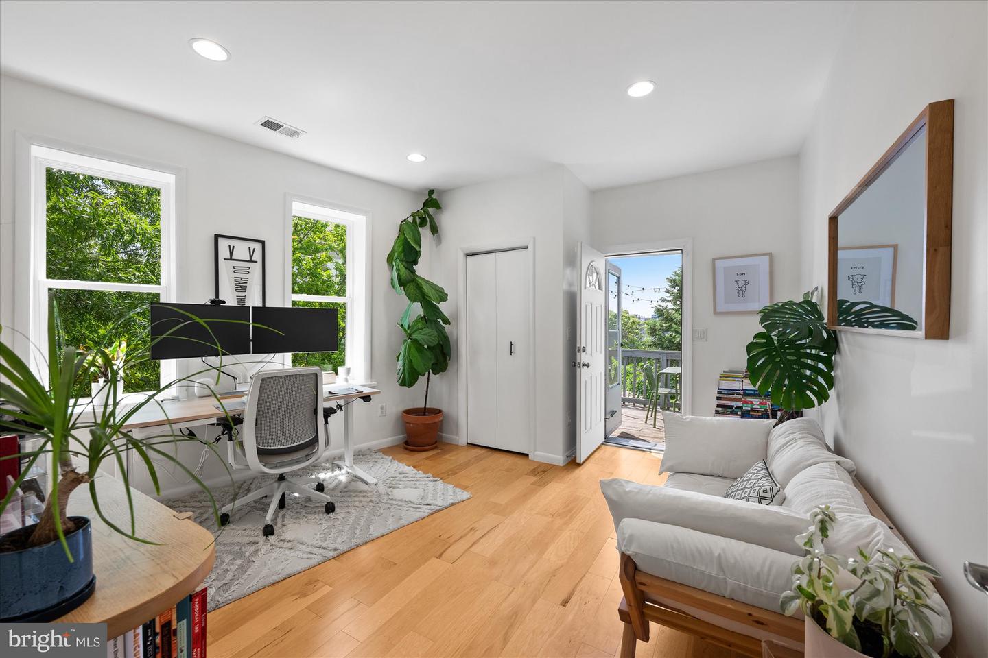 15 S ST NE #2, WASHINGTON, District Of Columbia 20002, 4 Bedrooms Bedrooms, ,4 BathroomsBathrooms,Residential,For sale,15 S ST NE #2,DCDC2212592 MLS # DCDC2212592