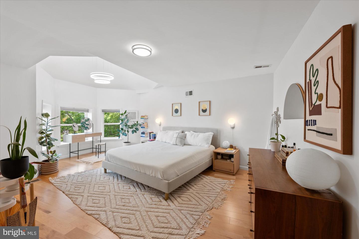 15 S ST NE #2, WASHINGTON, District Of Columbia 20002, 4 Bedrooms Bedrooms, ,4 BathroomsBathrooms,Residential,For sale,15 S ST NE #2,DCDC2212592 MLS # DCDC2212592
