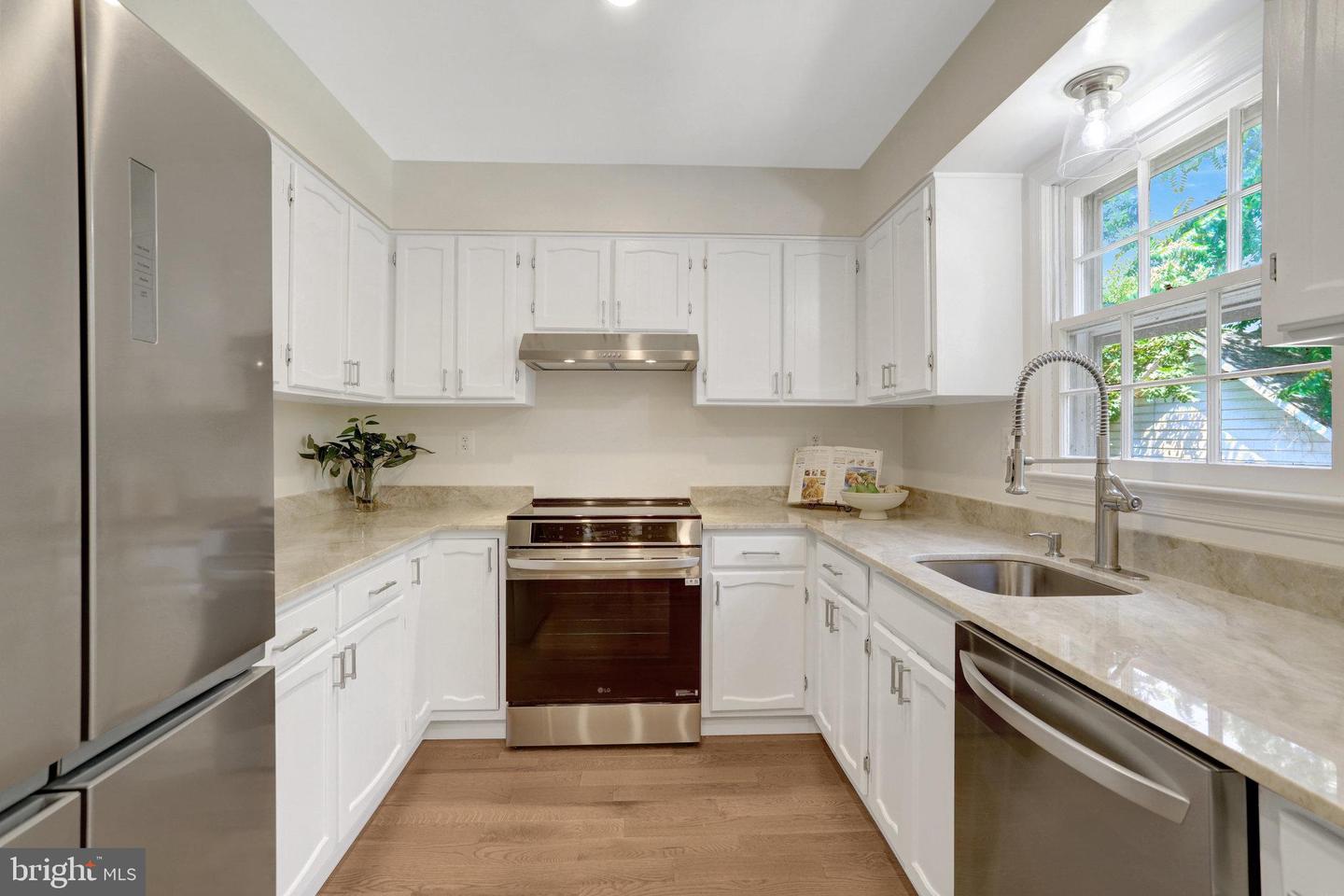 202 LAVERNE AVE, ALEXANDRIA, Virginia 22305, 2 Bedrooms Bedrooms, ,2 BathroomsBathrooms,Residential,For sale,202 LAVERNE AVE,VAAX2038778 MLS # VAAX2038778