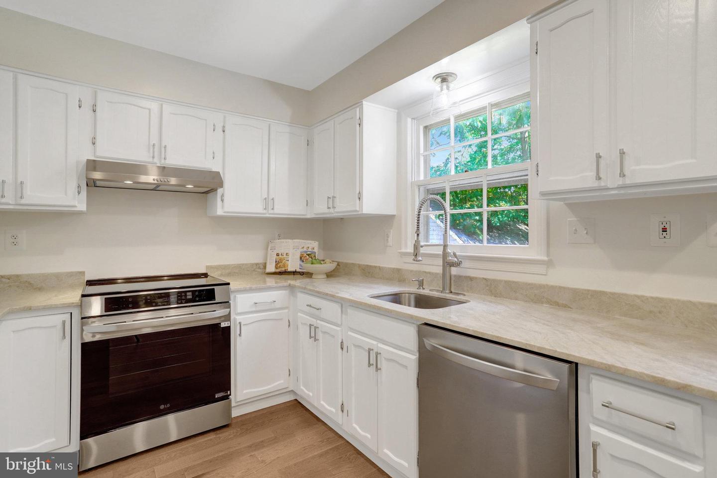 202 LAVERNE AVE, ALEXANDRIA, Virginia 22305, 2 Bedrooms Bedrooms, ,2 BathroomsBathrooms,Residential,For sale,202 LAVERNE AVE,VAAX2038778 MLS # VAAX2038778