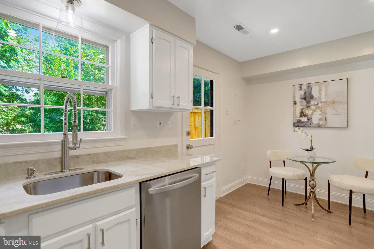 202 LAVERNE AVE, ALEXANDRIA, Virginia 22305, 2 Bedrooms Bedrooms, ,2 BathroomsBathrooms,Residential,For sale,202 LAVERNE AVE,VAAX2038778 MLS # VAAX2038778