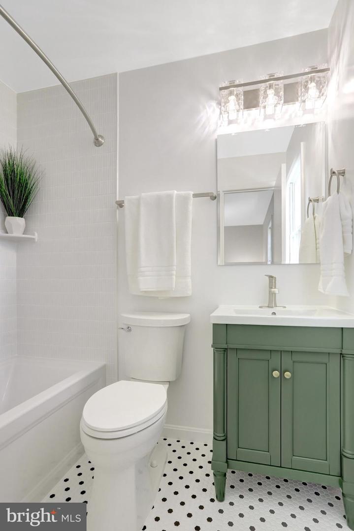202 LAVERNE AVE, ALEXANDRIA, Virginia 22305, 2 Bedrooms Bedrooms, ,2 BathroomsBathrooms,Residential,For sale,202 LAVERNE AVE,VAAX2038778 MLS # VAAX2038778