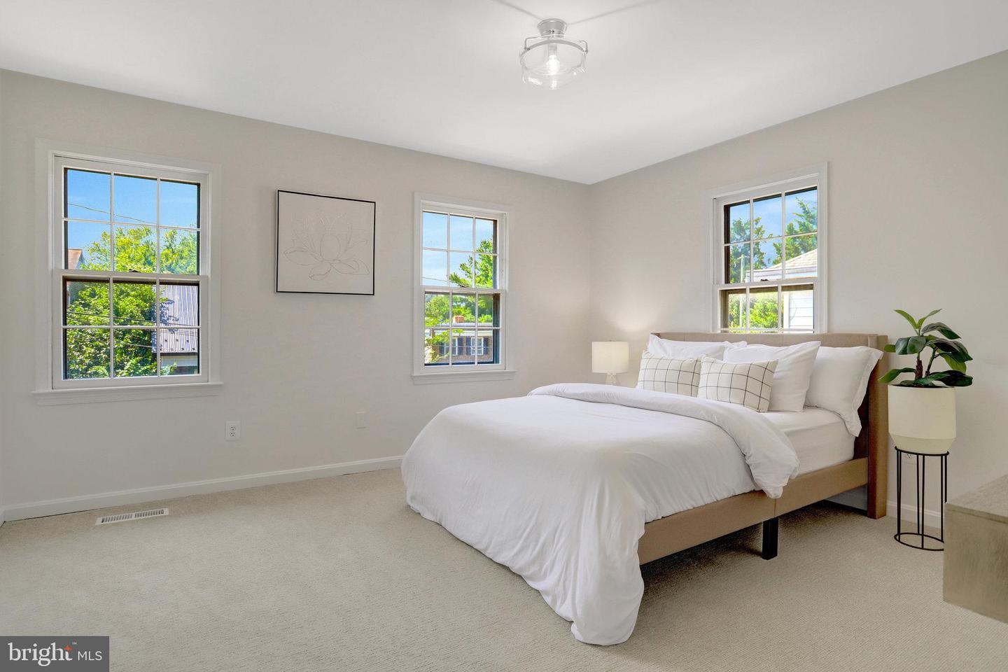 202 LAVERNE AVE, ALEXANDRIA, Virginia 22305, 2 Bedrooms Bedrooms, ,2 BathroomsBathrooms,Residential,For sale,202 LAVERNE AVE,VAAX2038778 MLS # VAAX2038778