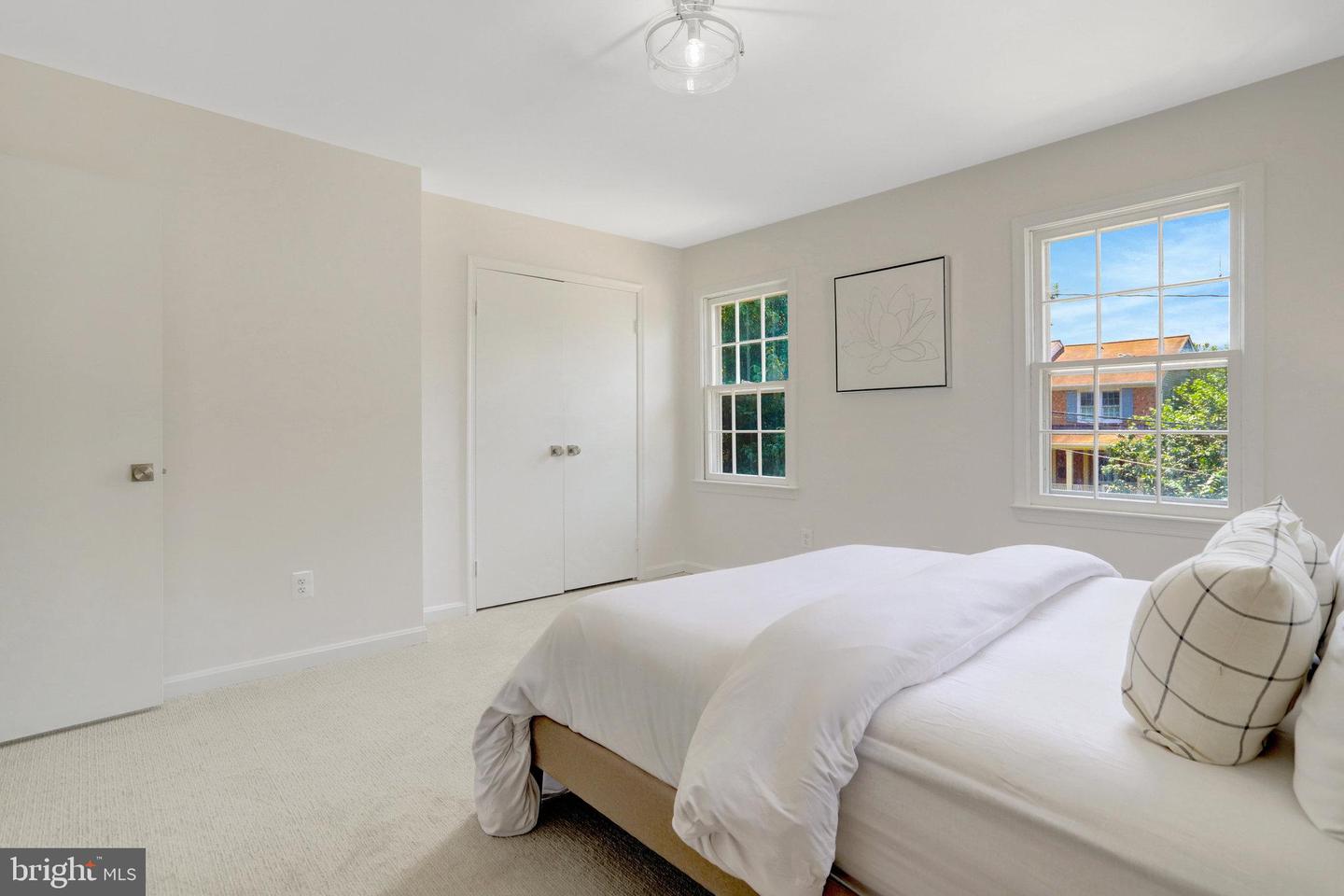 202 LAVERNE AVE, ALEXANDRIA, Virginia 22305, 2 Bedrooms Bedrooms, ,2 BathroomsBathrooms,Residential,For sale,202 LAVERNE AVE,VAAX2038778 MLS # VAAX2038778
