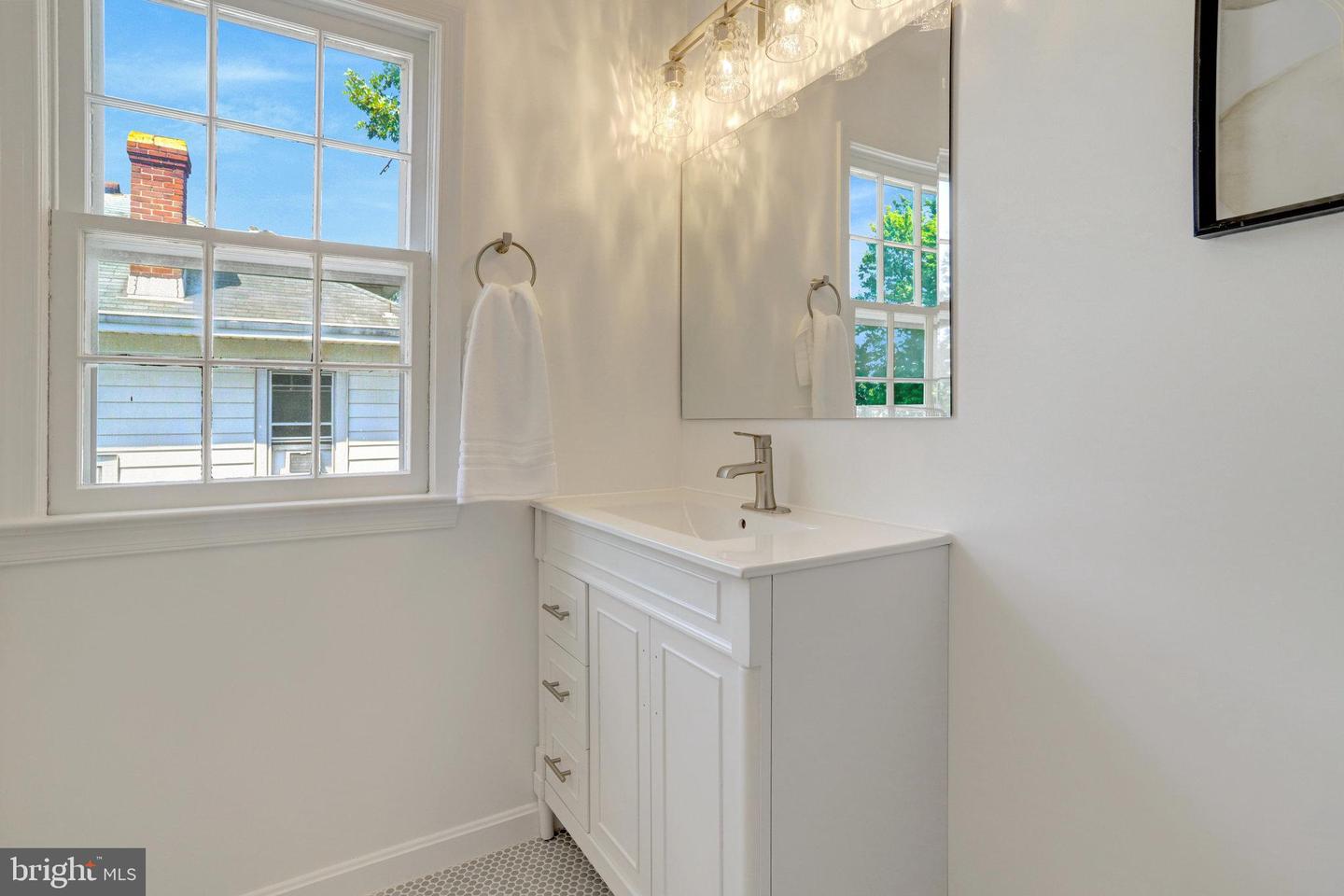 202 LAVERNE AVE, ALEXANDRIA, Virginia 22305, 2 Bedrooms Bedrooms, ,2 BathroomsBathrooms,Residential,For sale,202 LAVERNE AVE,VAAX2038778 MLS # VAAX2038778