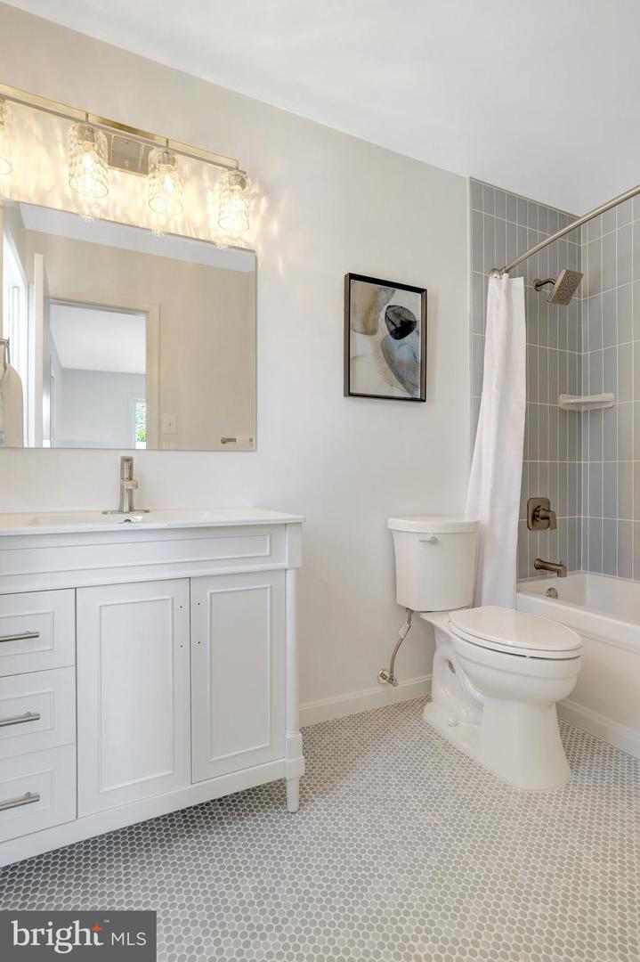 202 LAVERNE AVE, ALEXANDRIA, Virginia 22305, 2 Bedrooms Bedrooms, ,2 BathroomsBathrooms,Residential,For sale,202 LAVERNE AVE,VAAX2038778 MLS # VAAX2038778